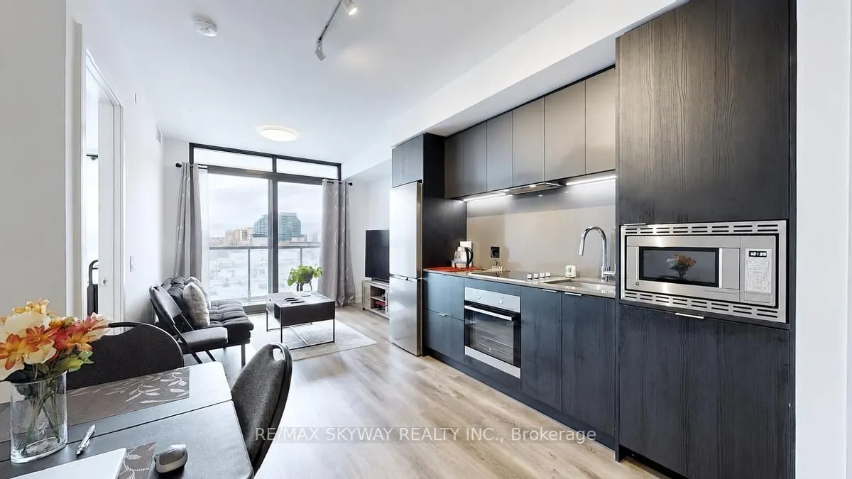 86 Dundas Street E #523