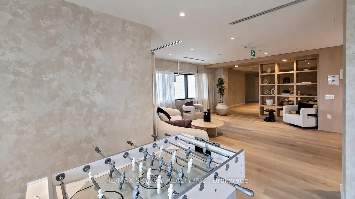 86 Dundas Street E #523
