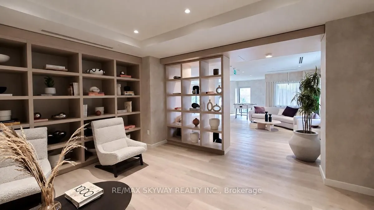 86 Dundas Street E #523