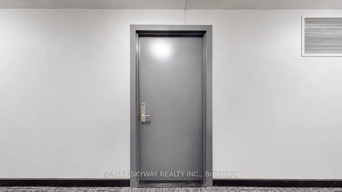 86 Dundas Street E #523