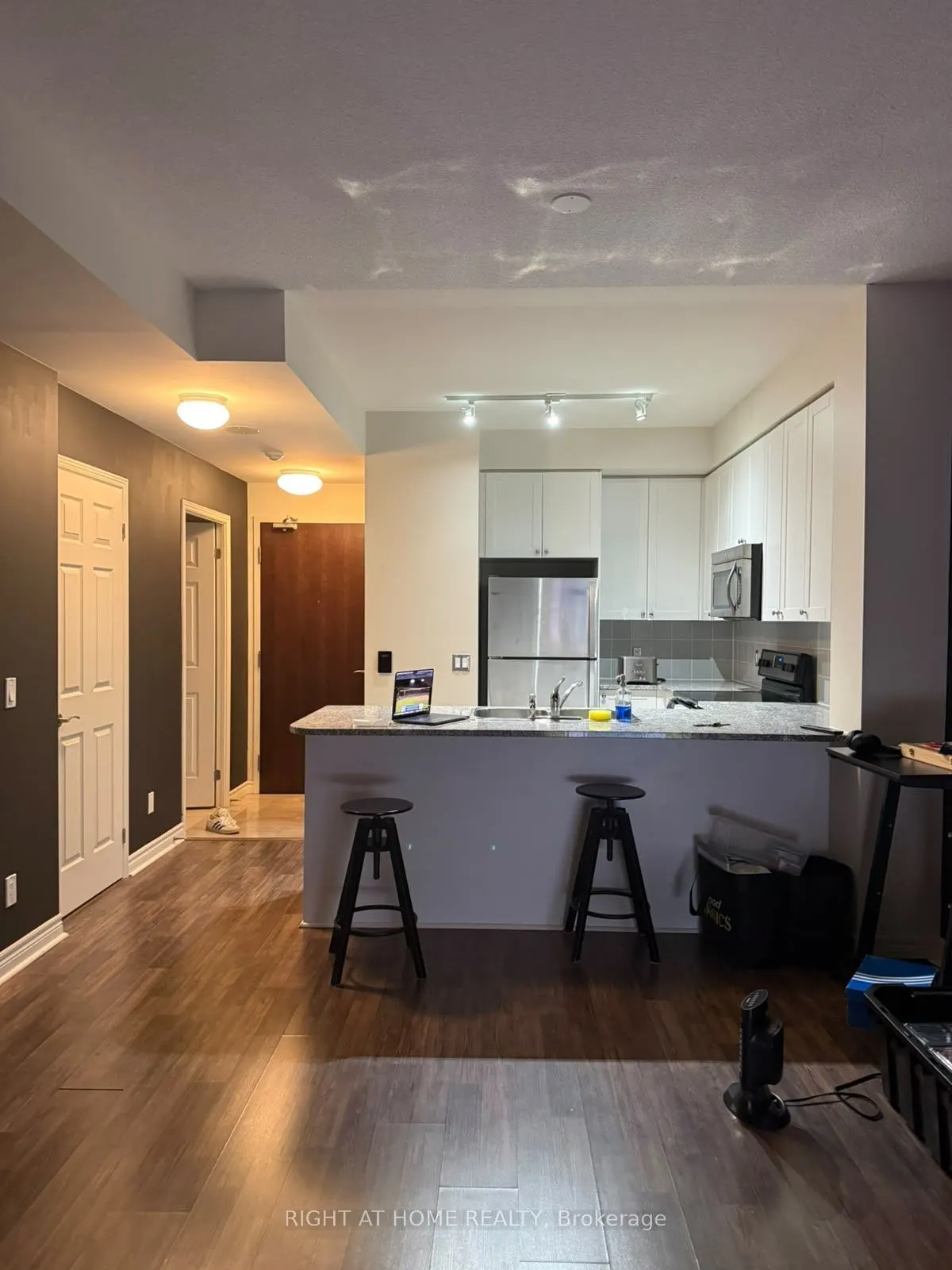339 rathburn Road W #2318