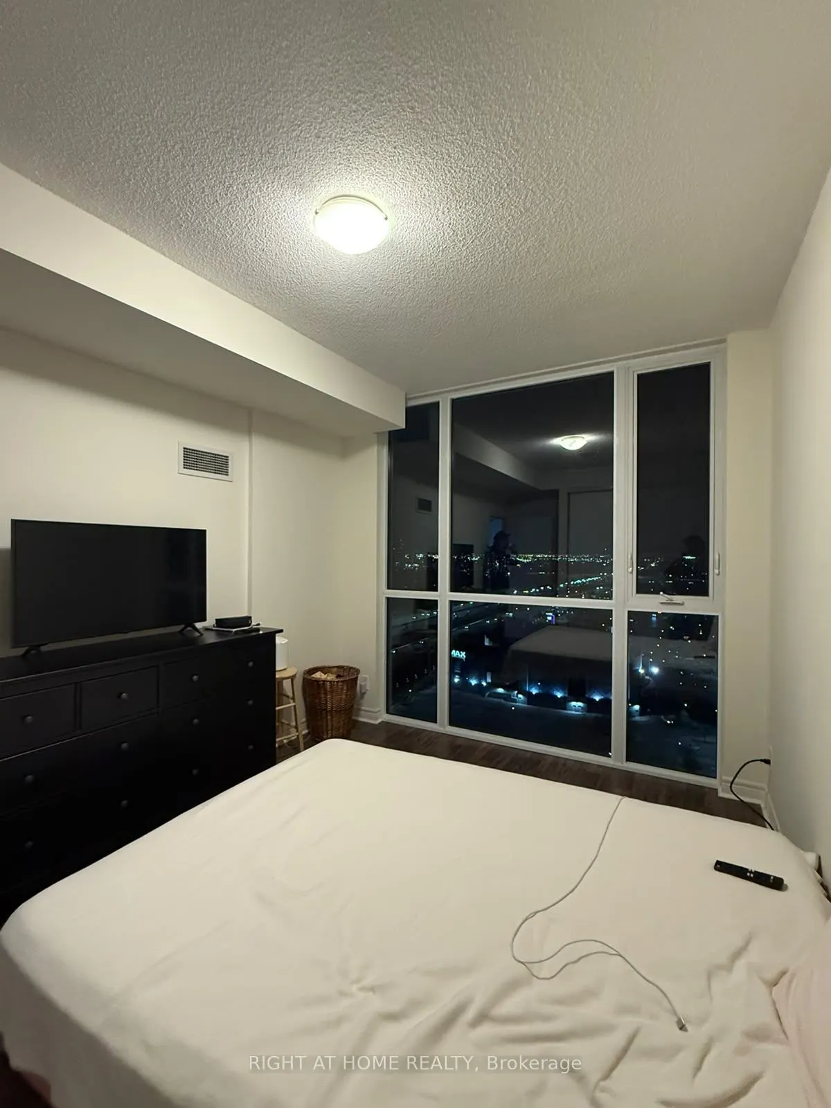339 rathburn Road W #2318
