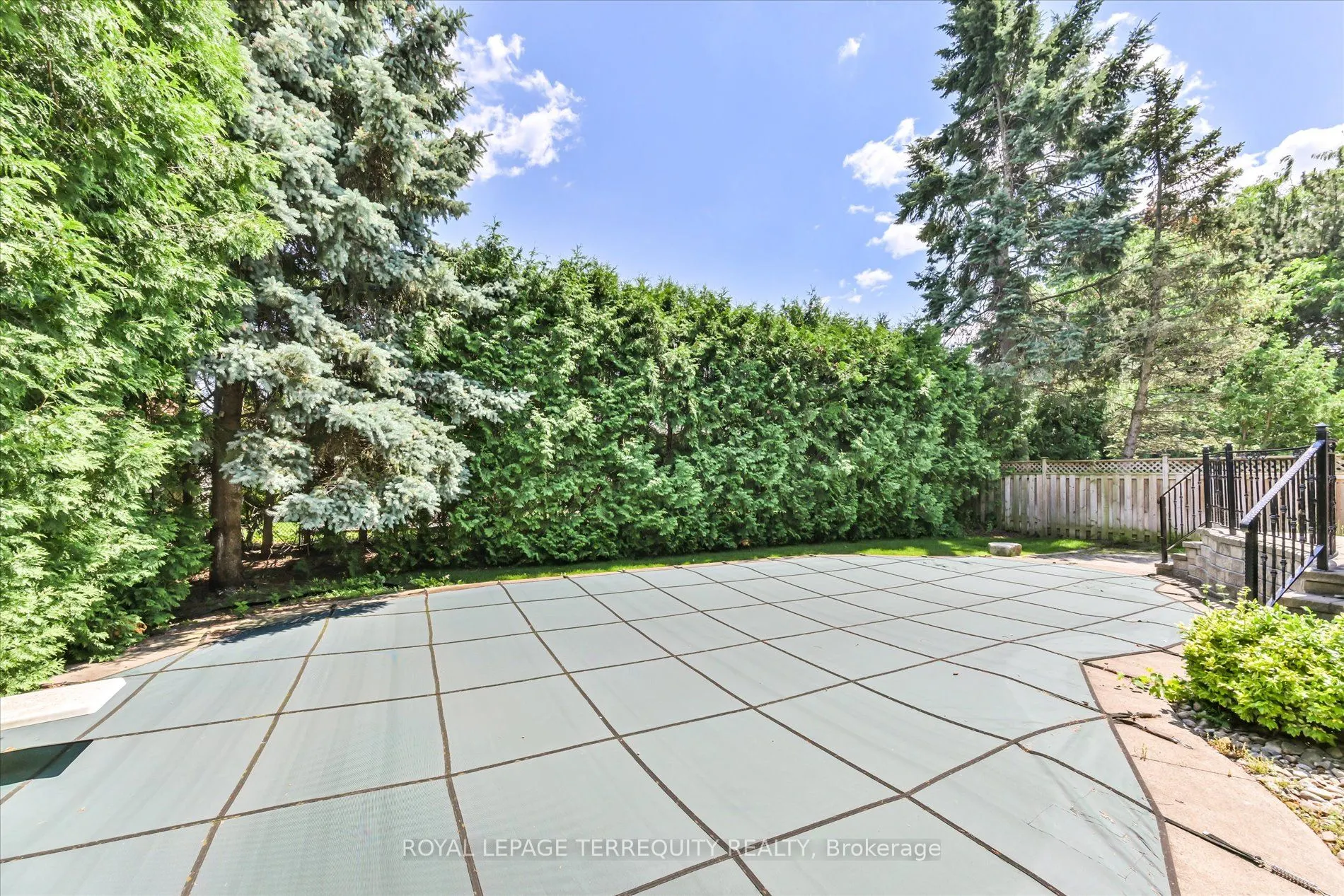 2216 Dunvegan Avenue