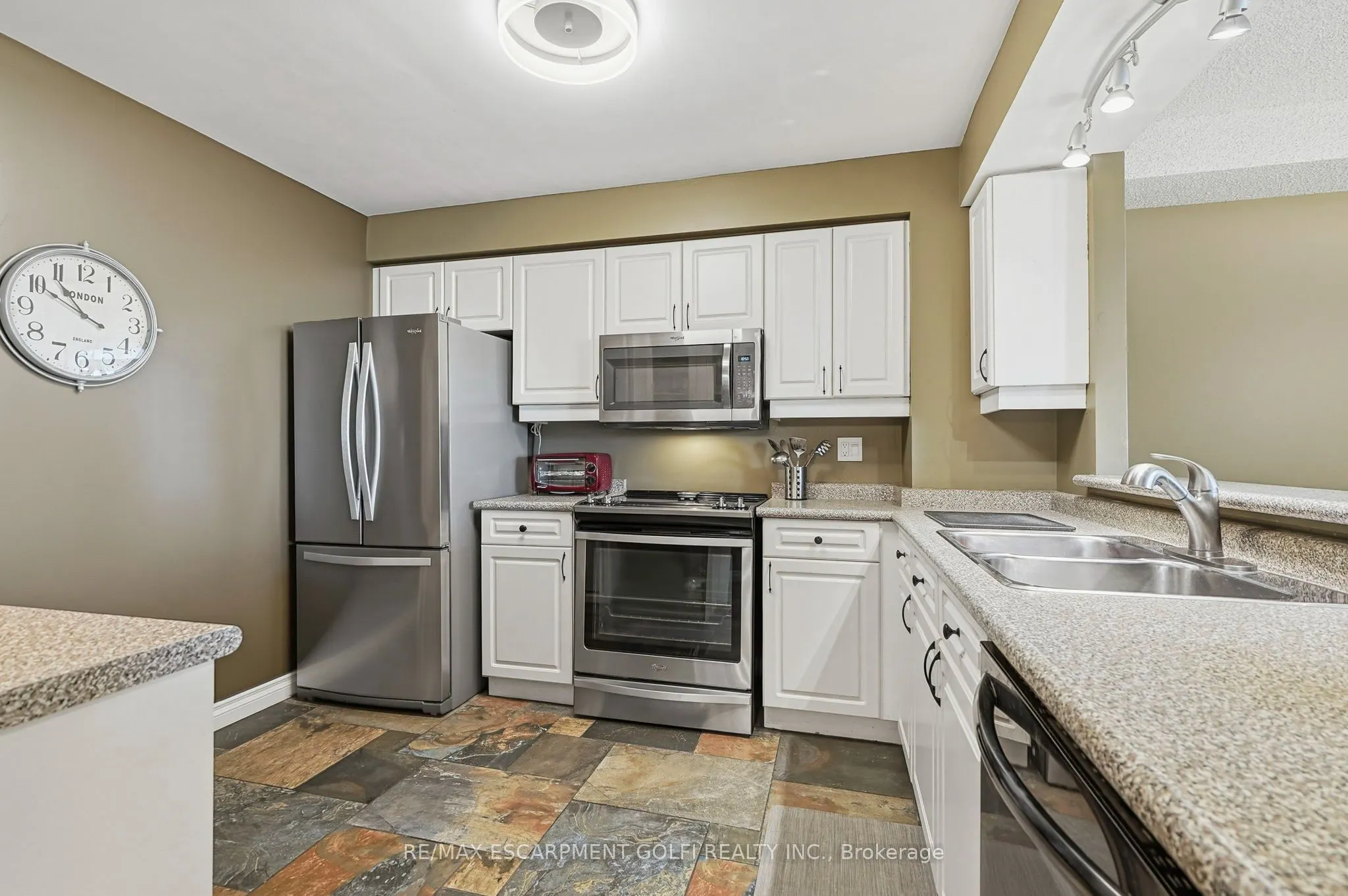 1276 Maple Crossing Boulevard #1406
