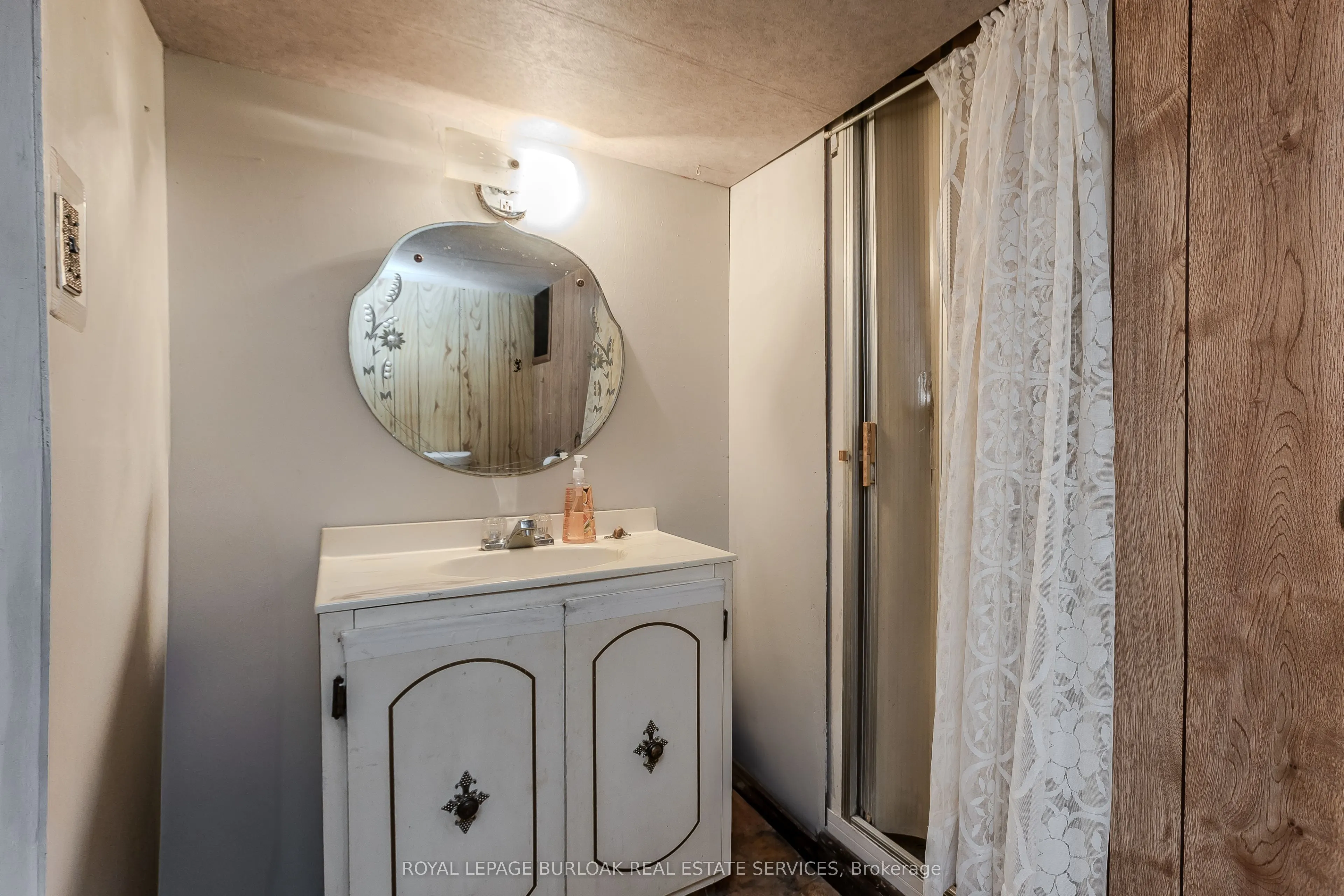 2104 Emerald Crescent