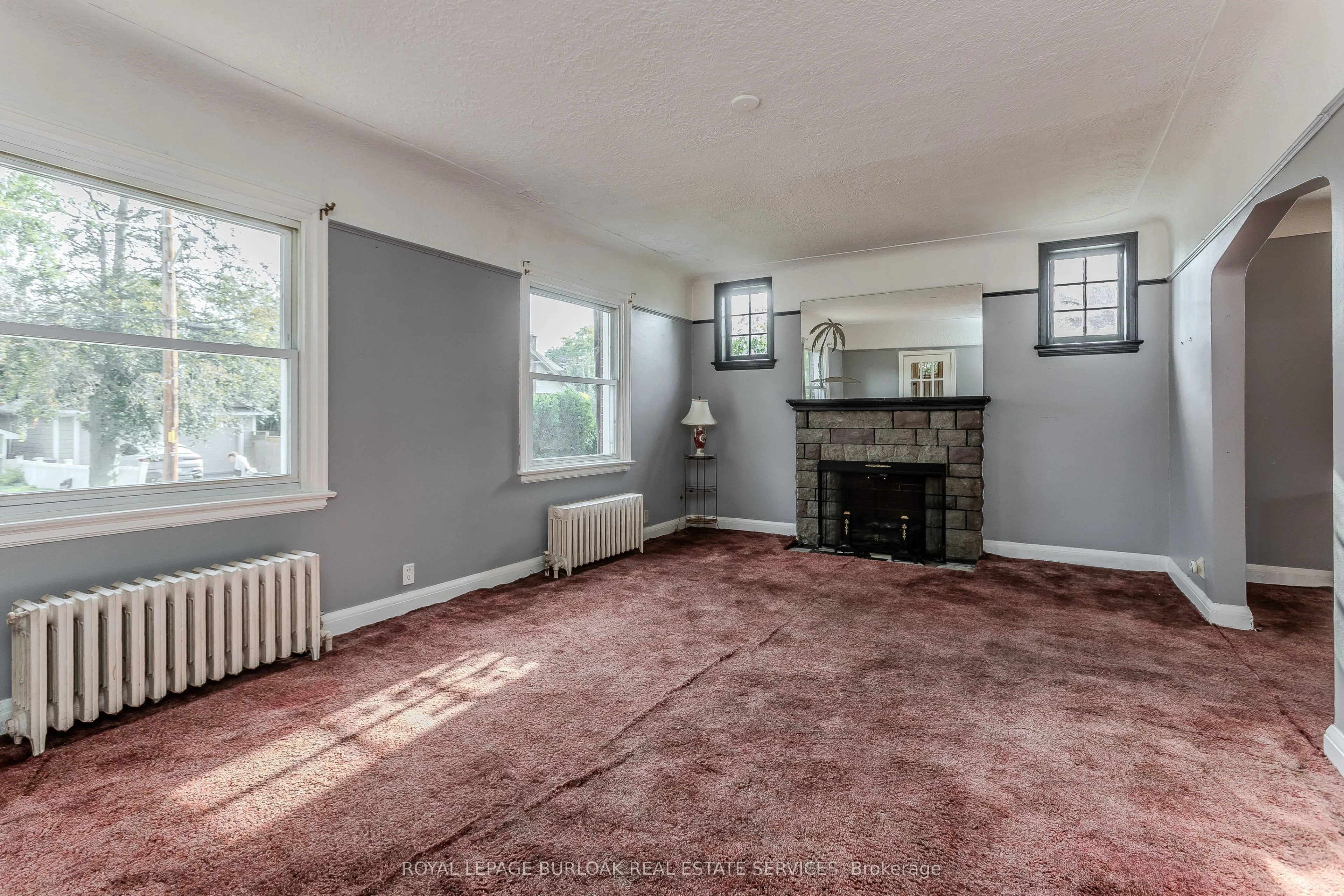 2104 Emerald Crescent