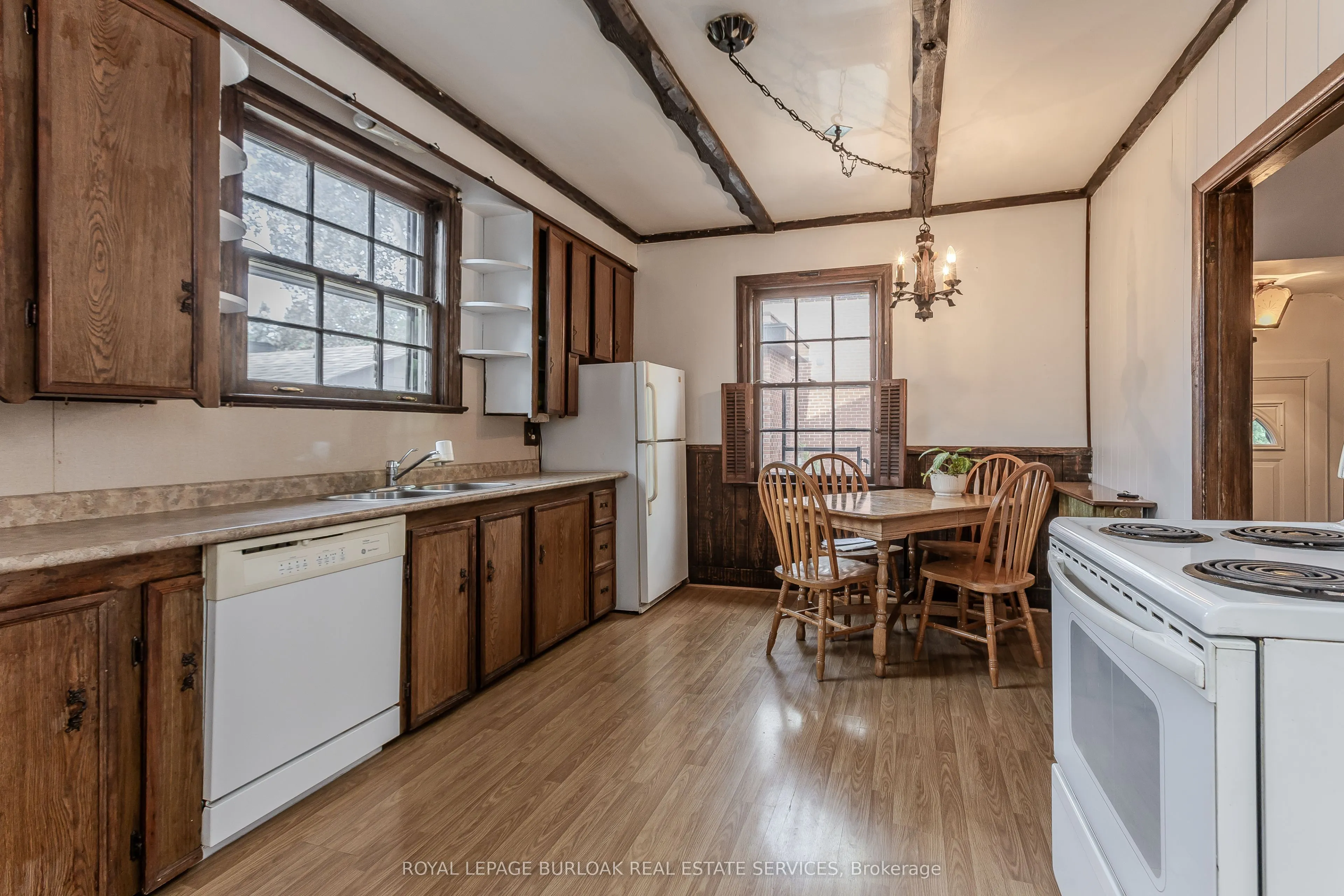 2104 Emerald Crescent