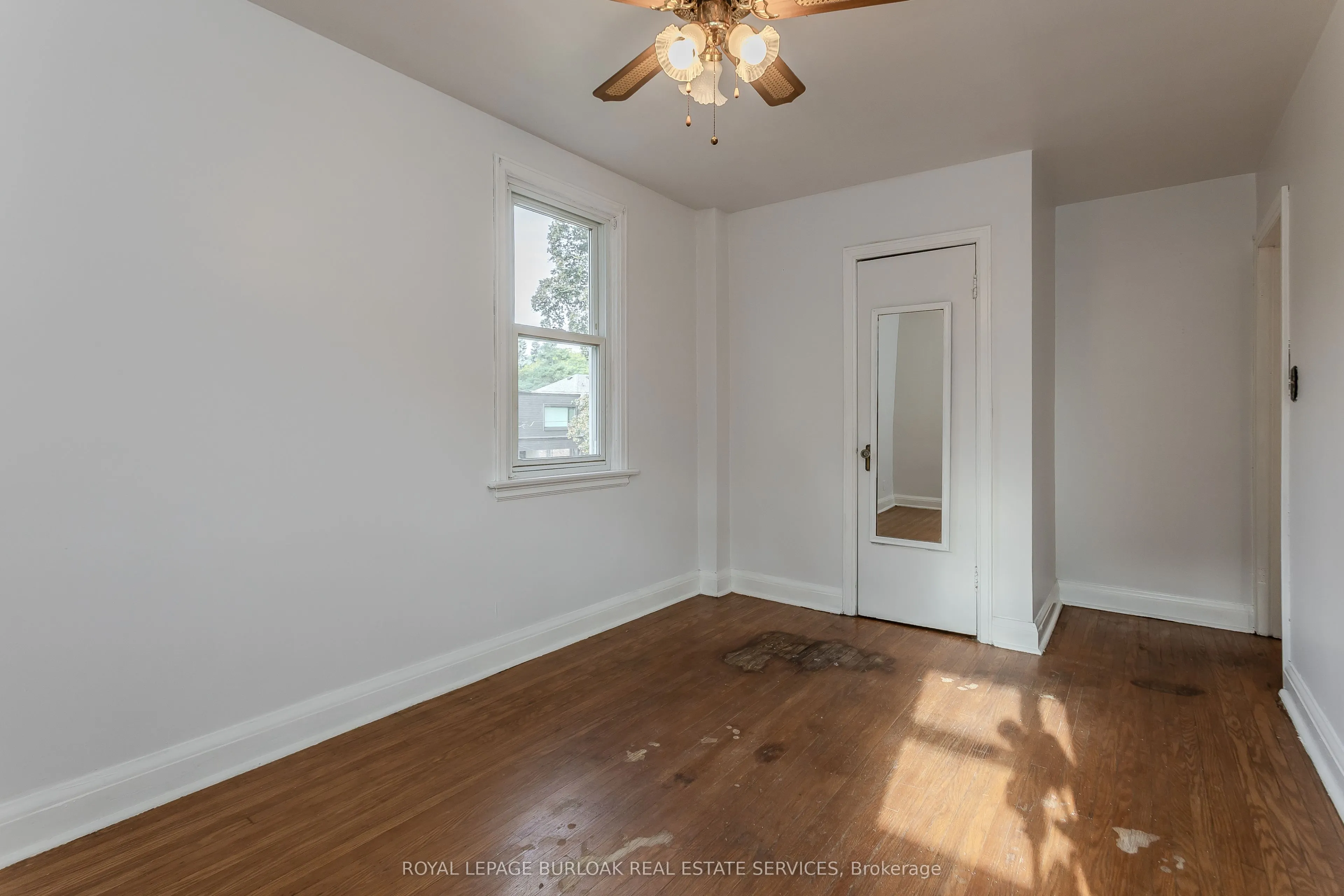 2104 Emerald Crescent