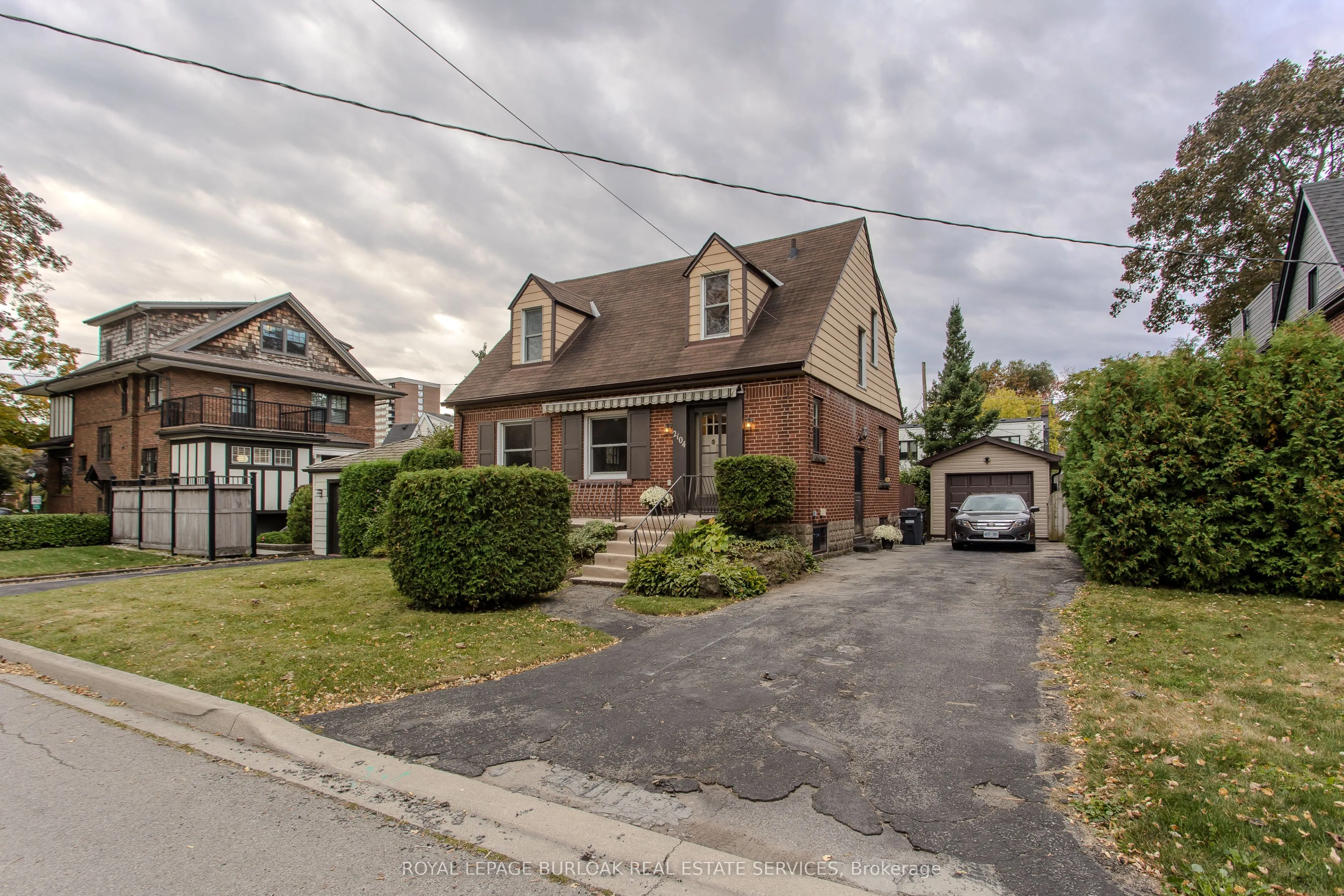 2104 Emerald Crescent