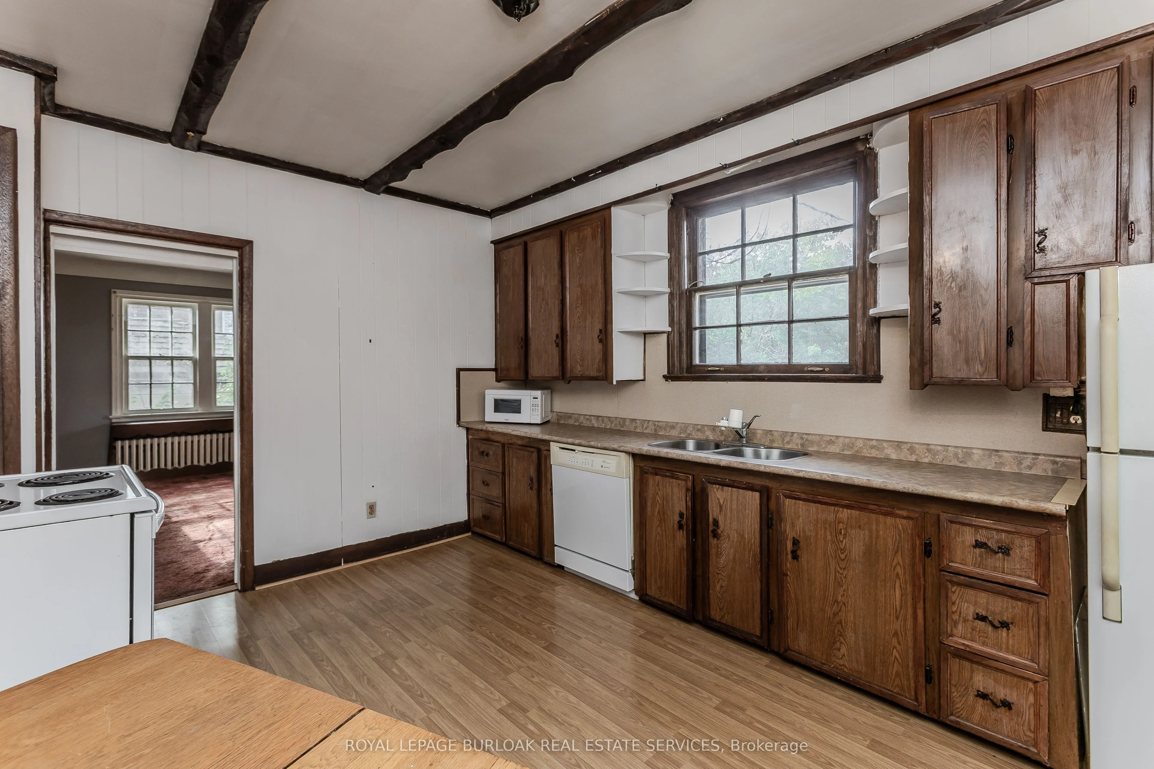 2104 Emerald Crescent