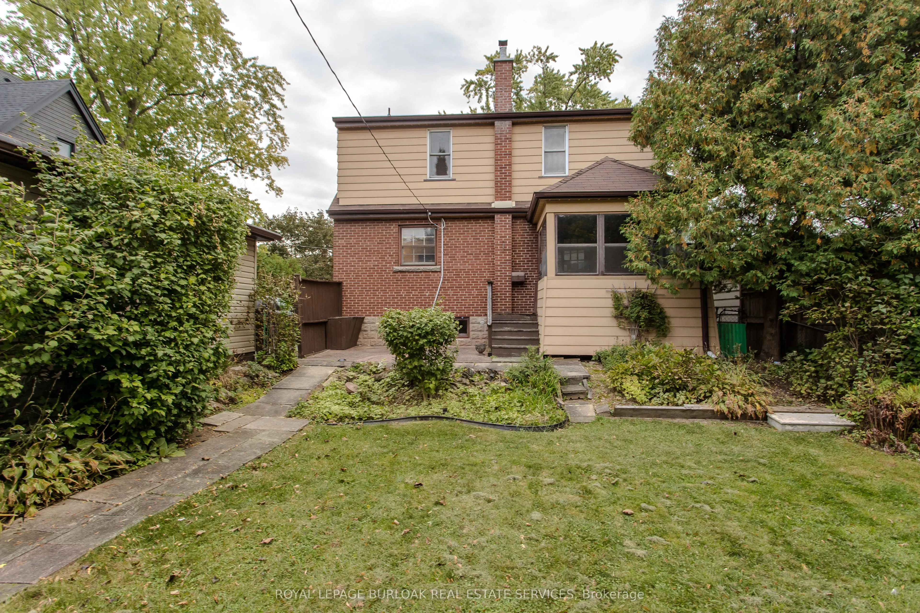 2104 Emerald Crescent