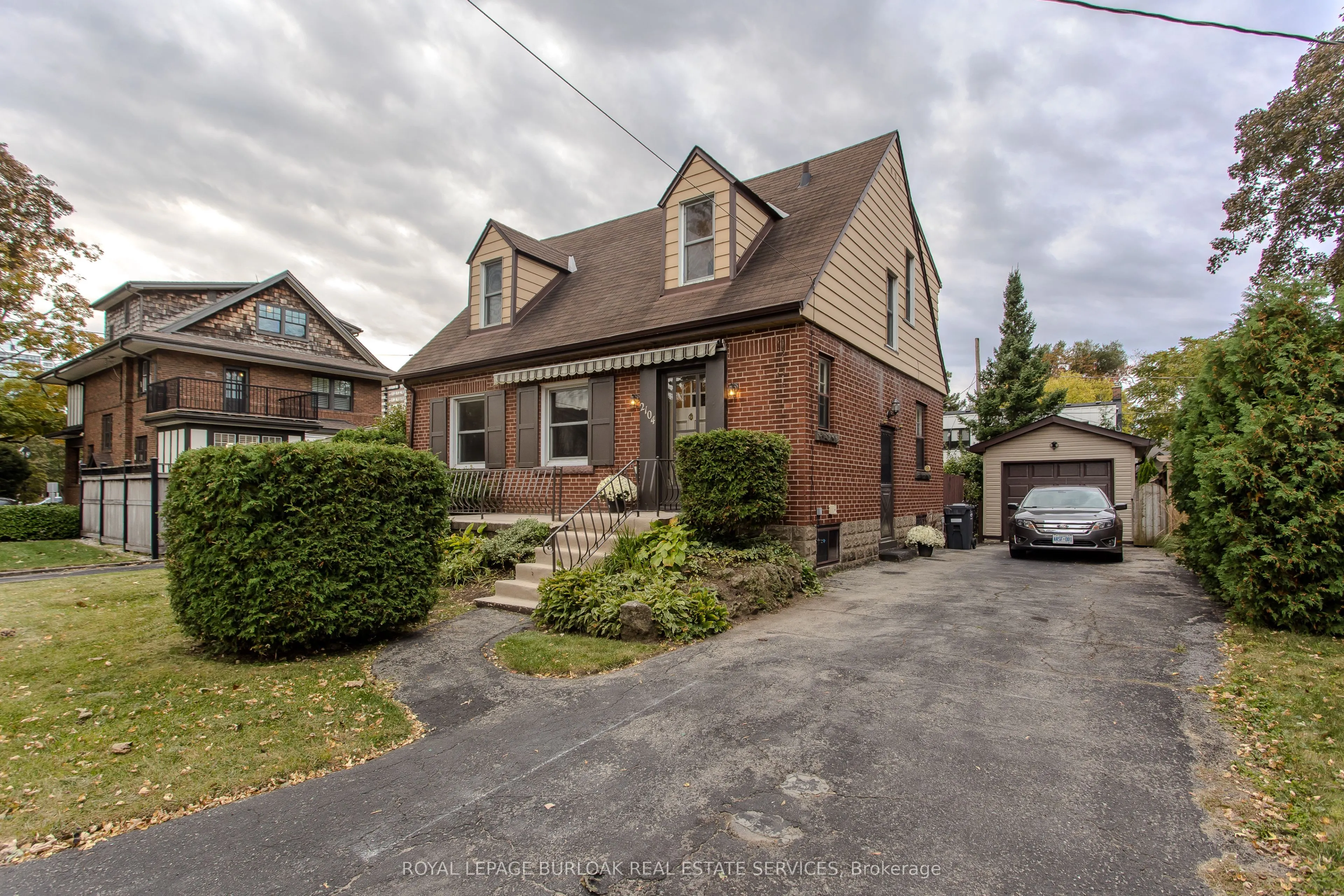 2104 Emerald Crescent