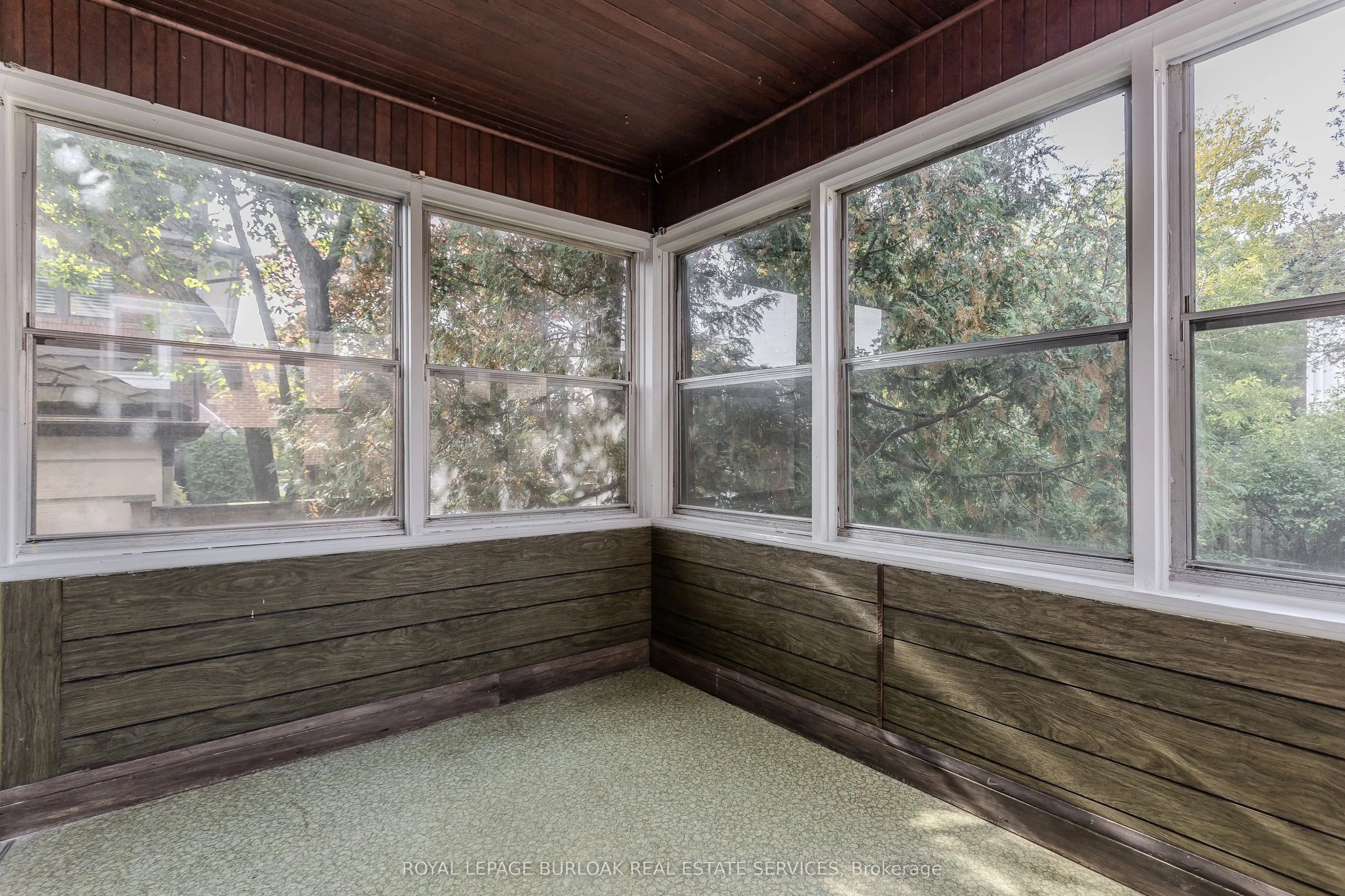 2104 Emerald Crescent