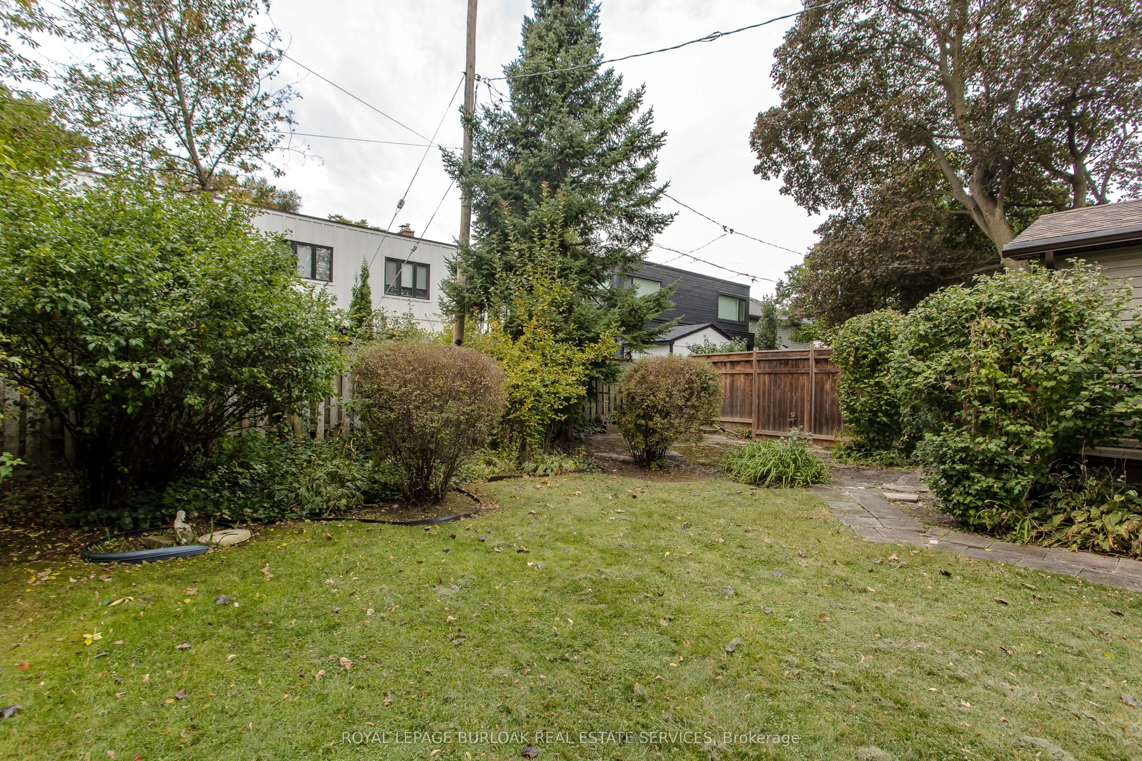 2104 Emerald Crescent