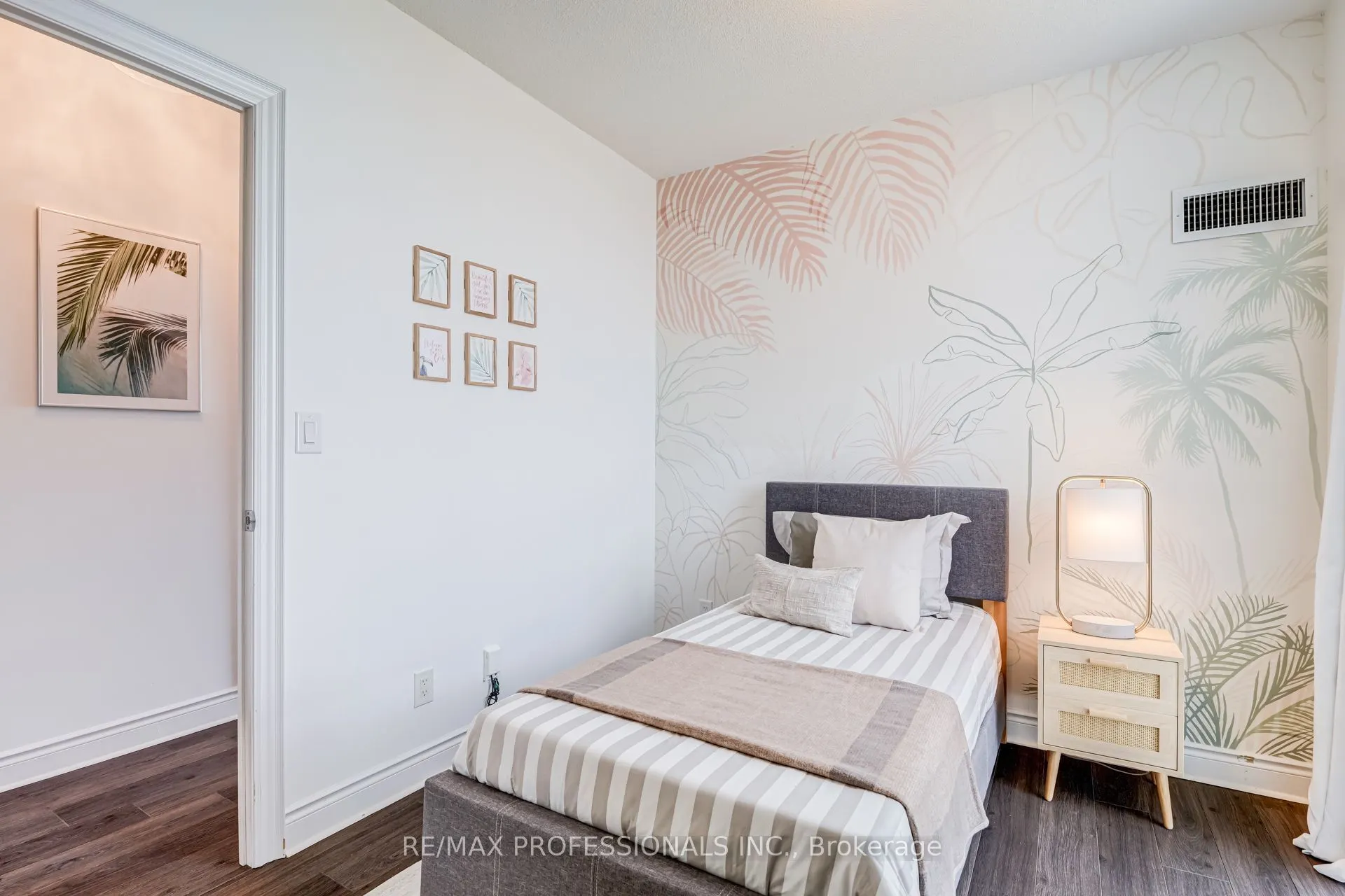 16 Brookers Lane #3701