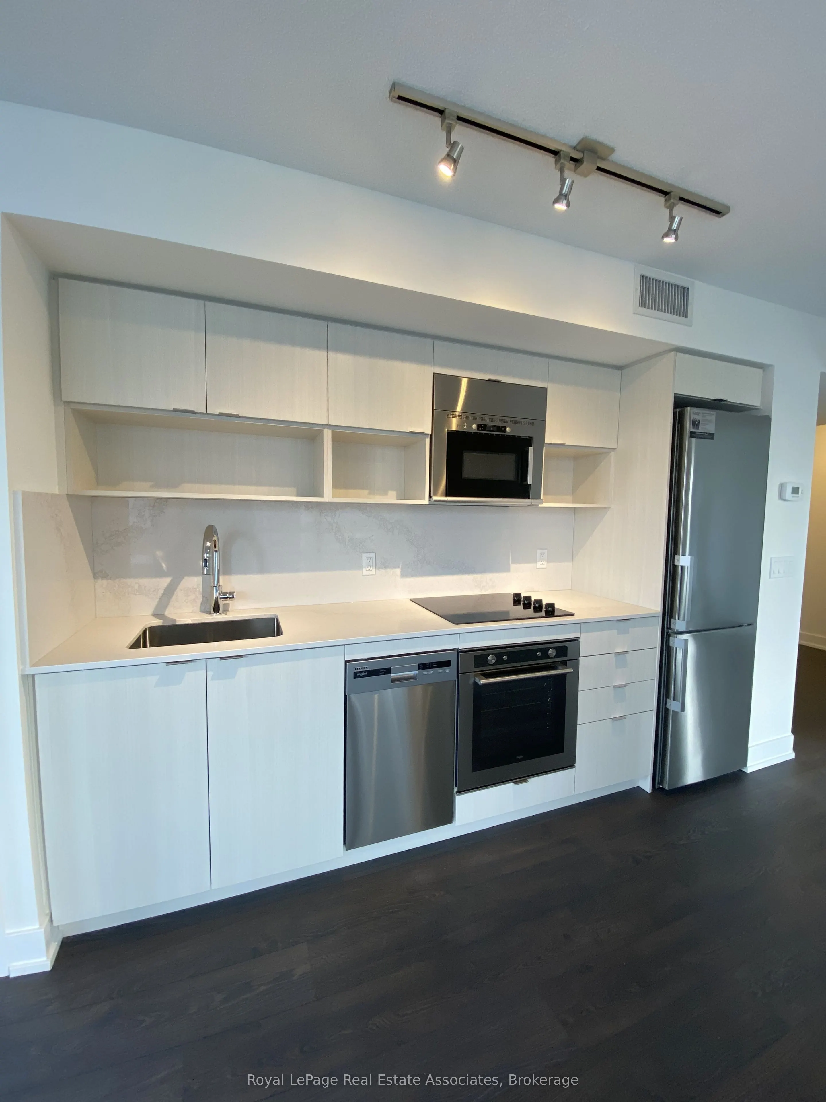 7 Mabelle Avenue #702