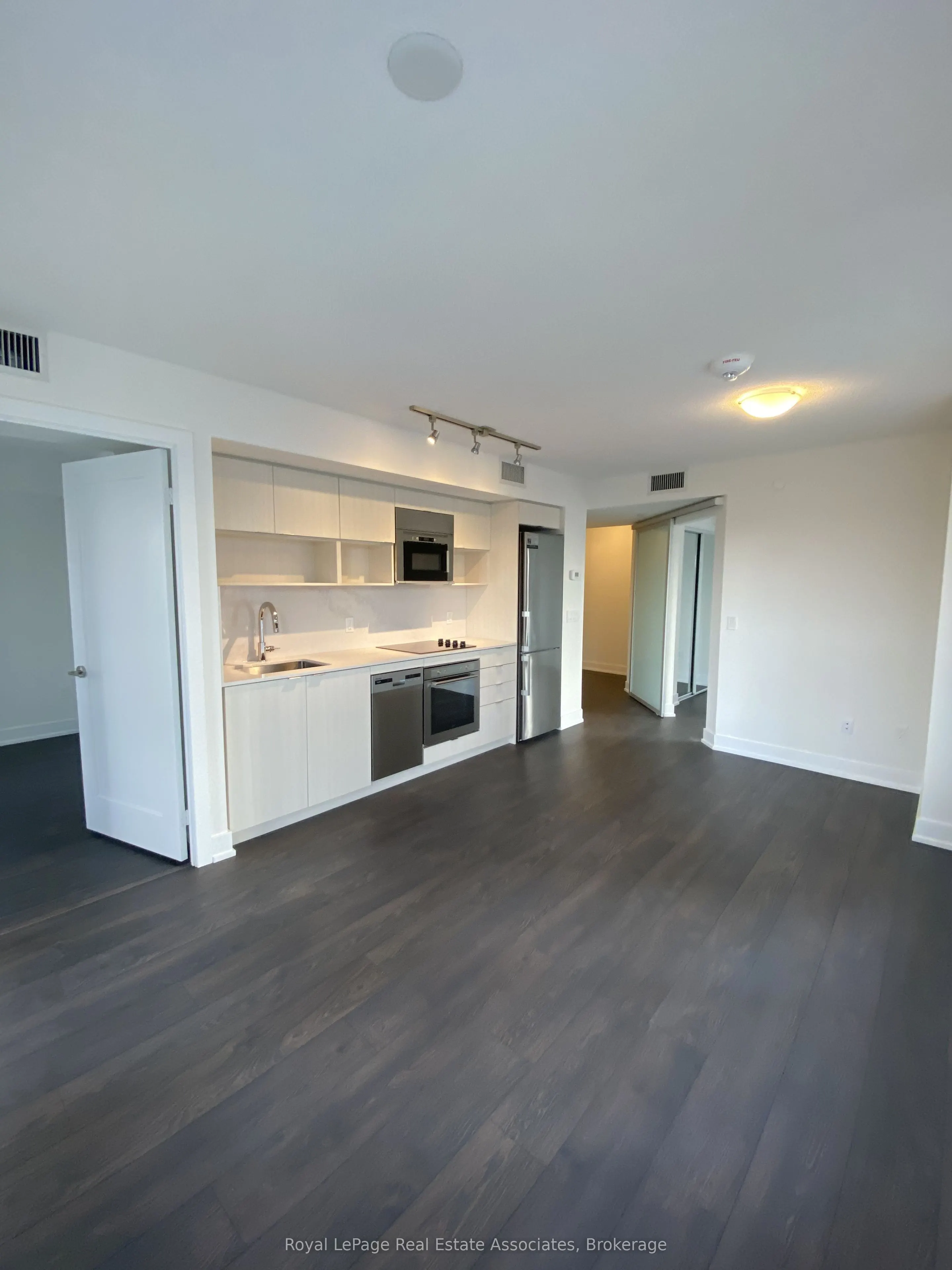 7 Mabelle Avenue #702