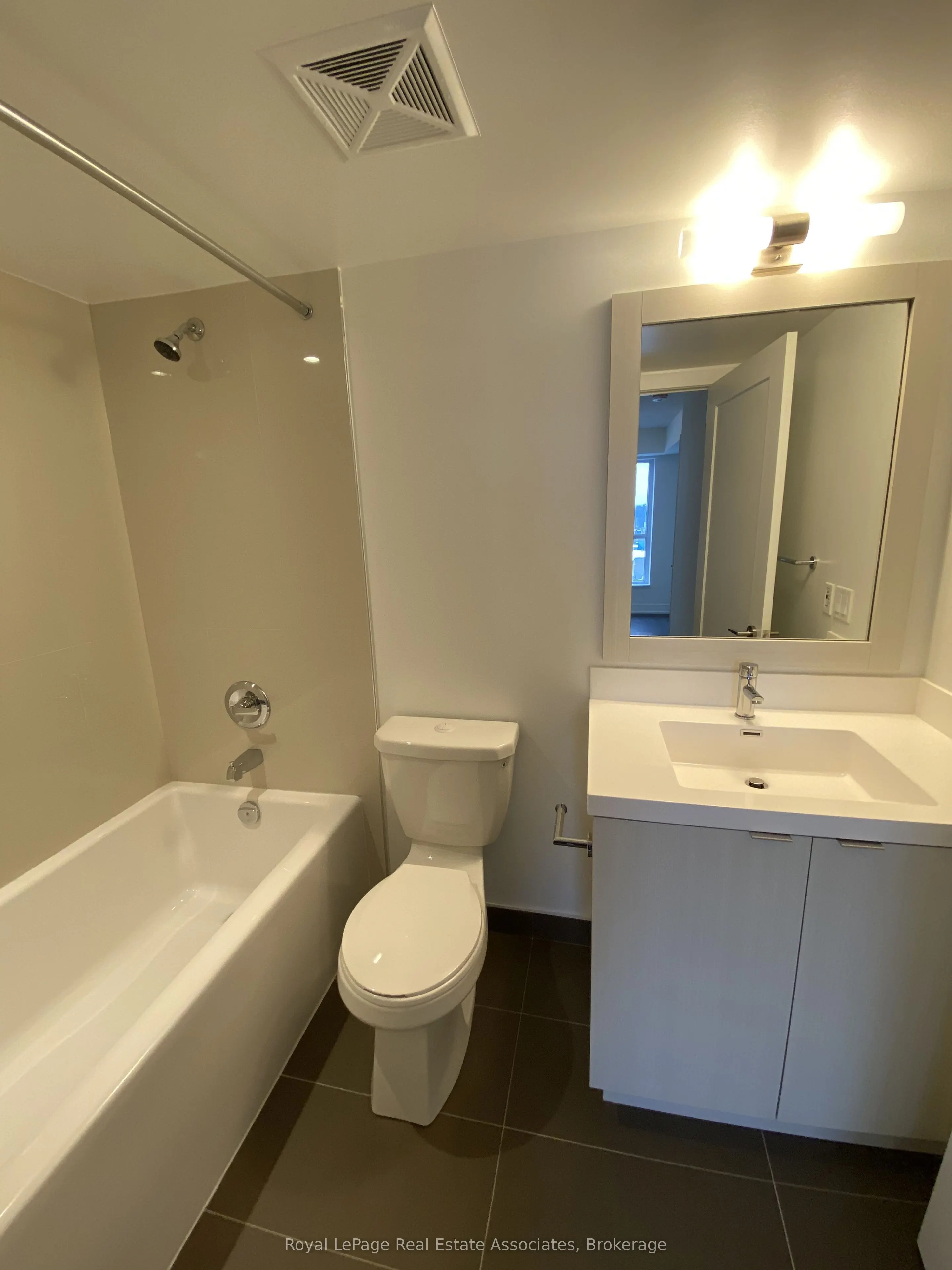 7 Mabelle Avenue #702