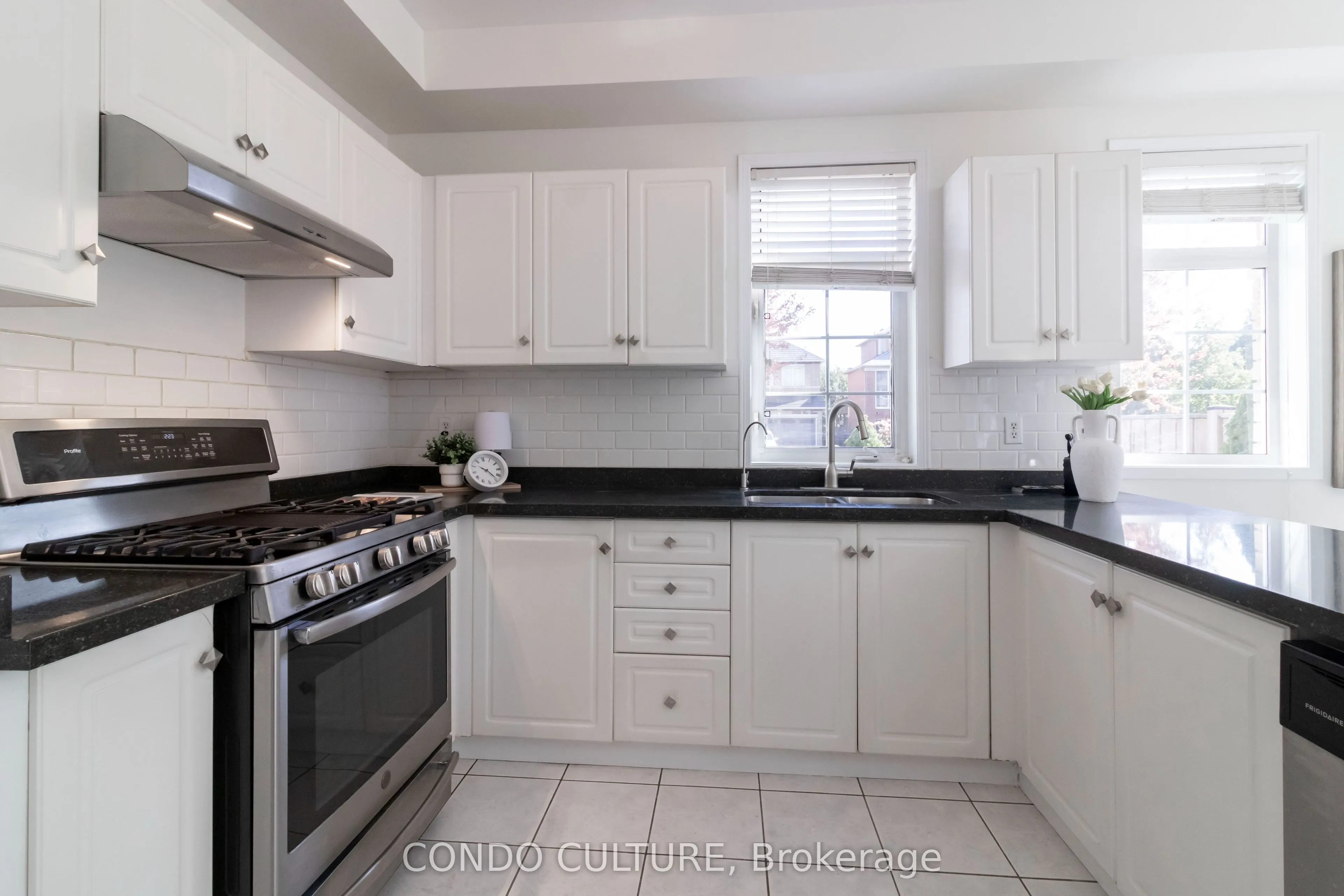 5482 Churchill Meadows Boulevard