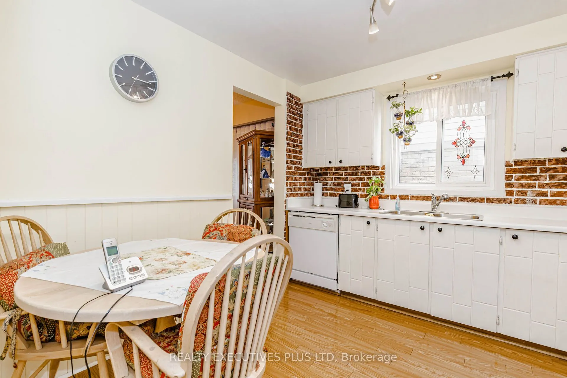 15 Mangrove Road