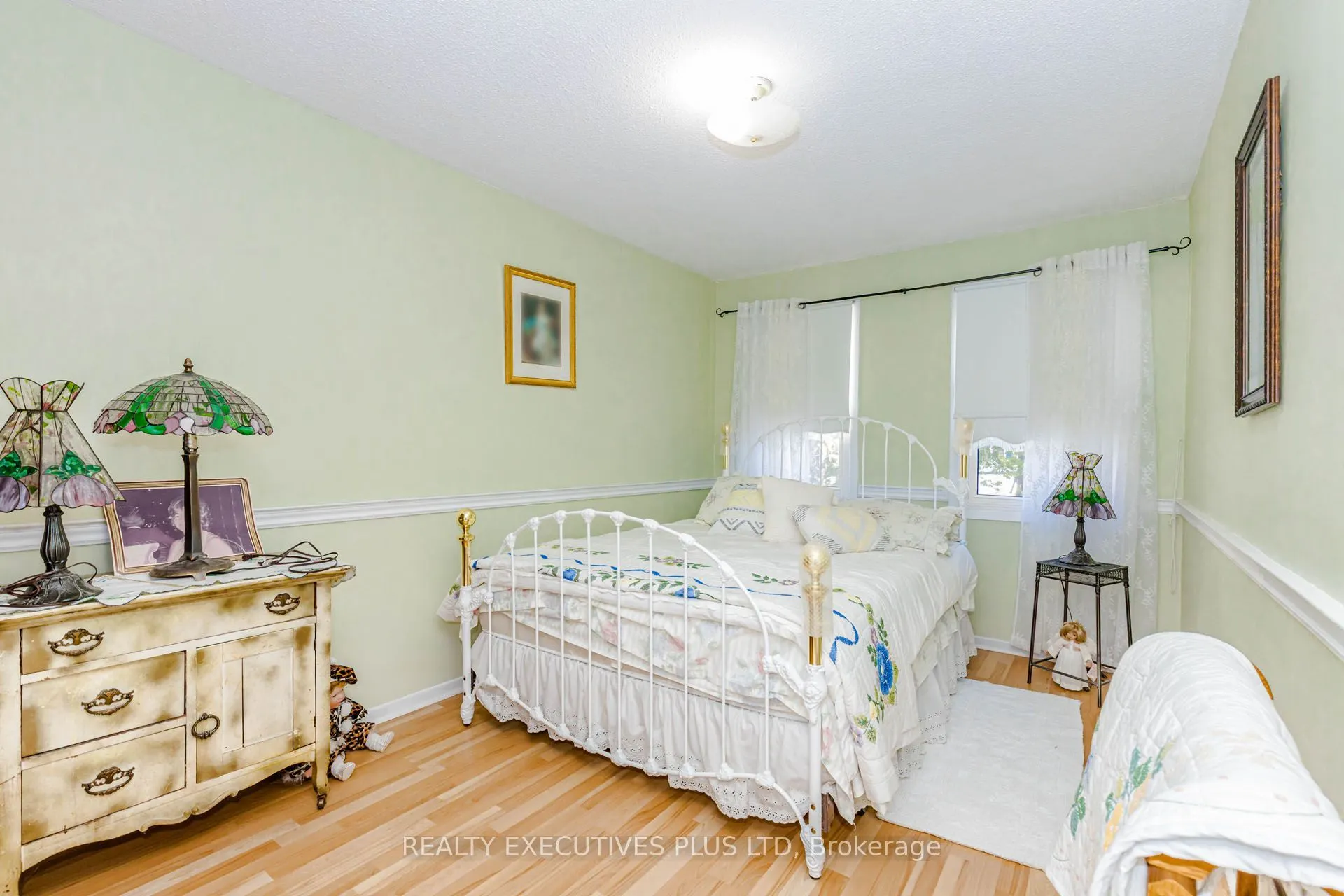 15 Mangrove Road