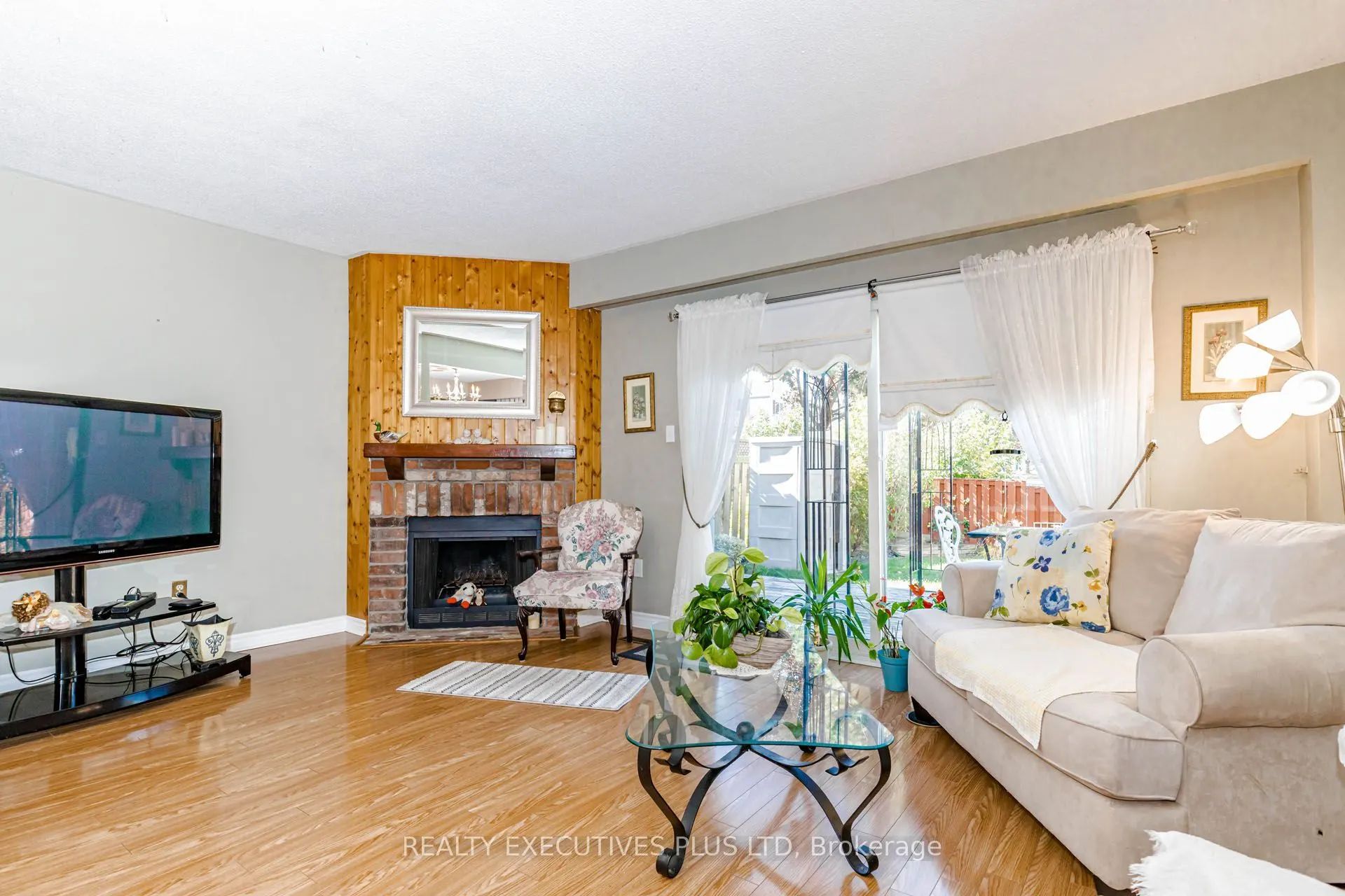 15 Mangrove Road