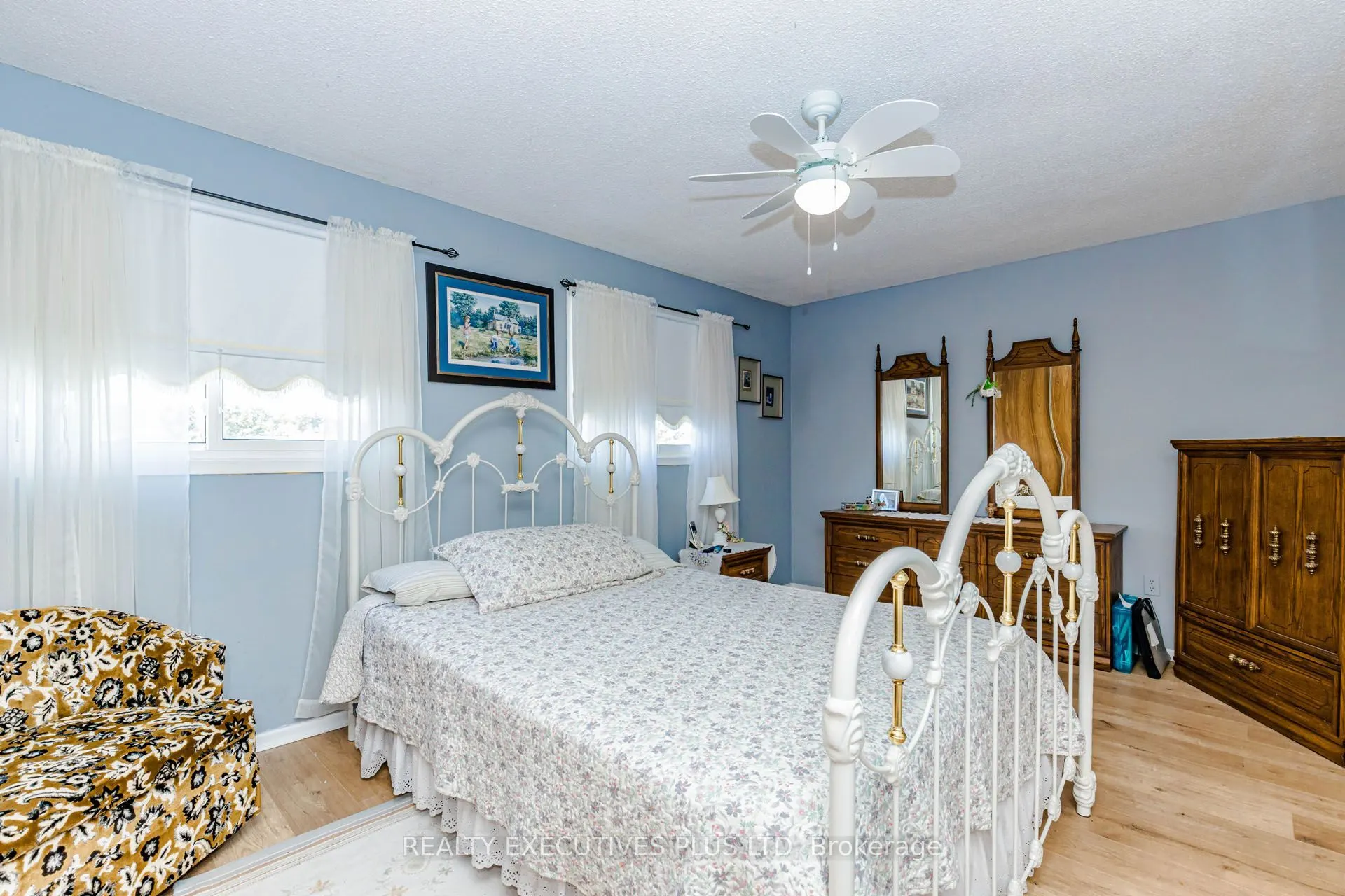 15 Mangrove Road