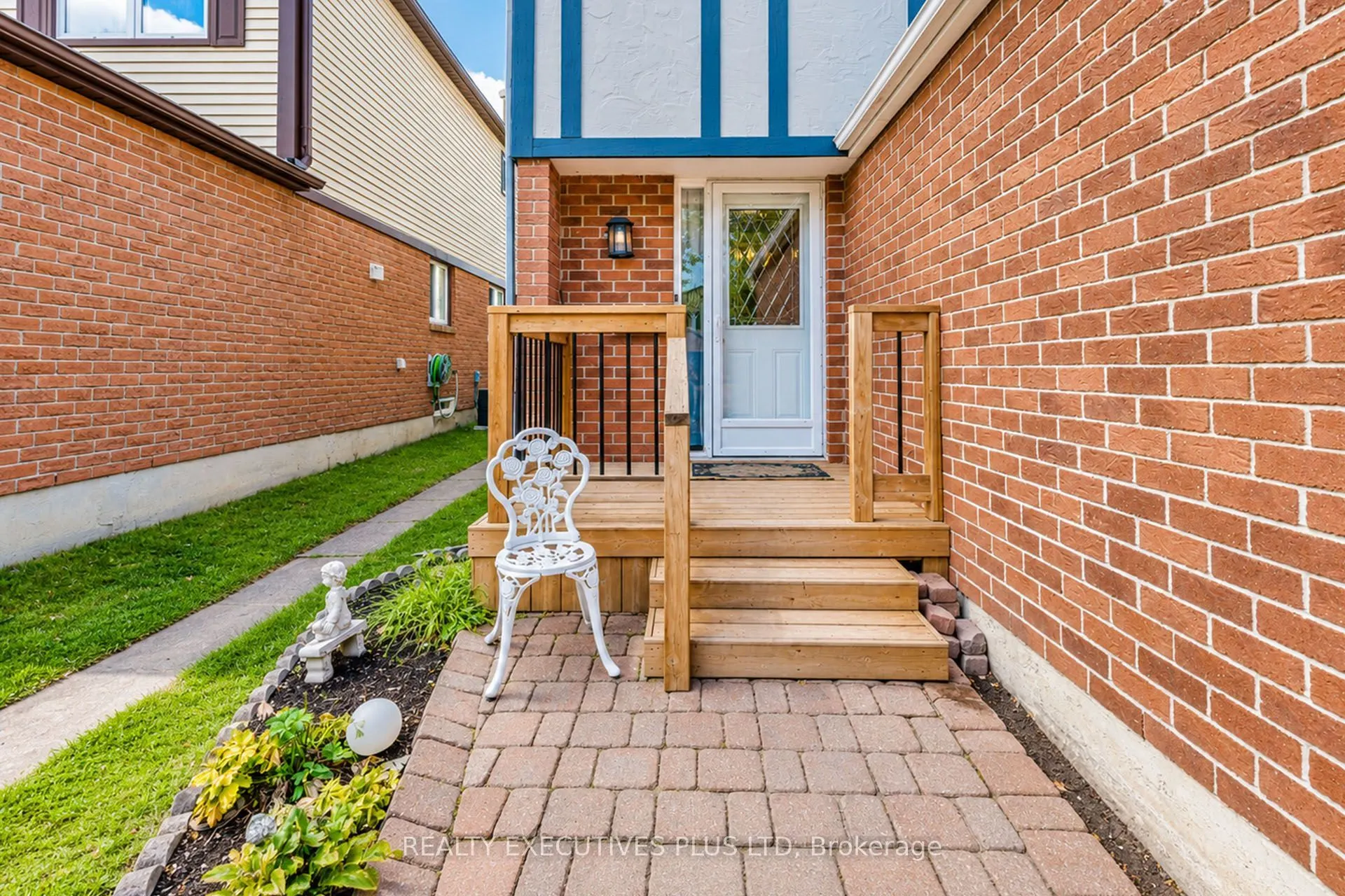 15 Mangrove Road