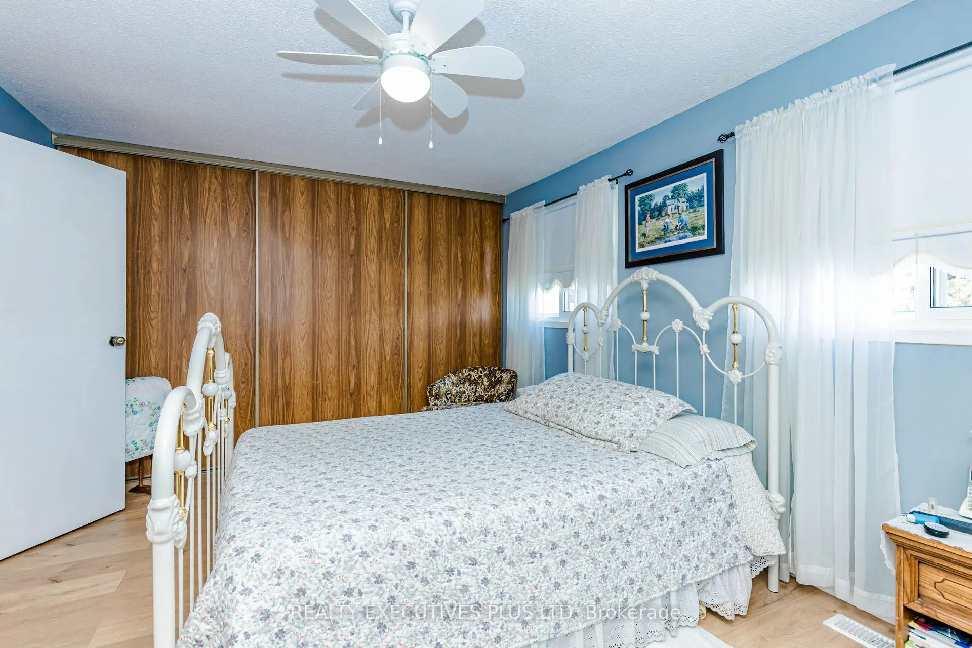15 Mangrove Road