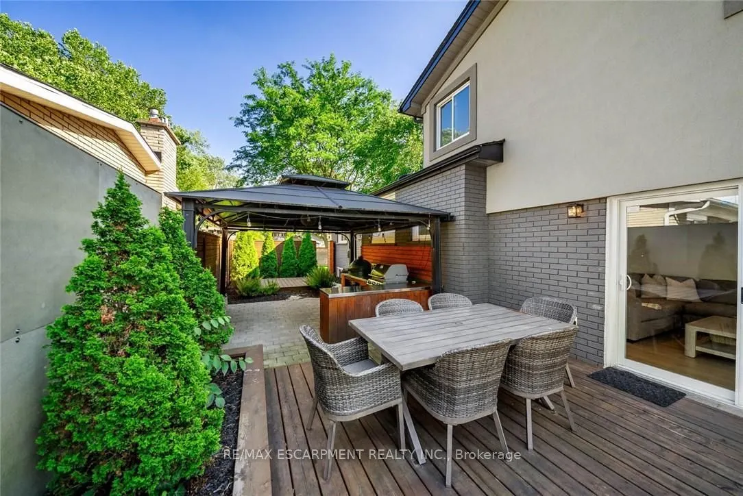 134 Fairwood Place W