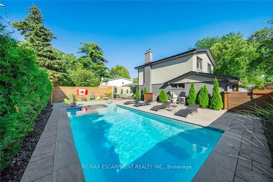 134 Fairwood Place W