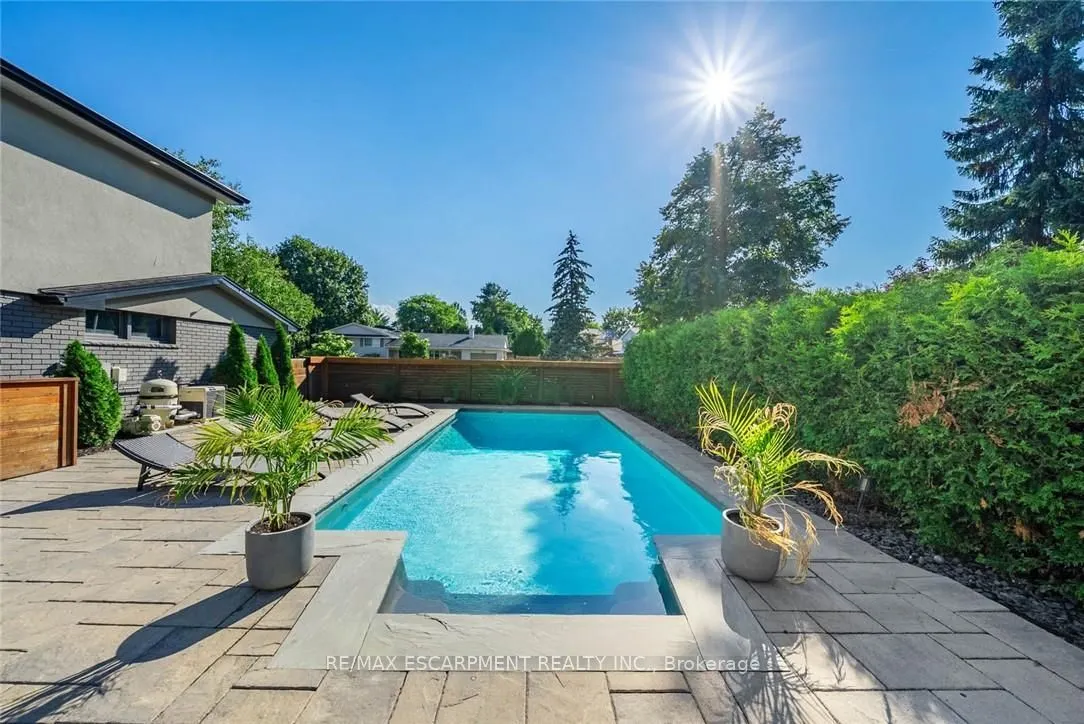 134 Fairwood Place W