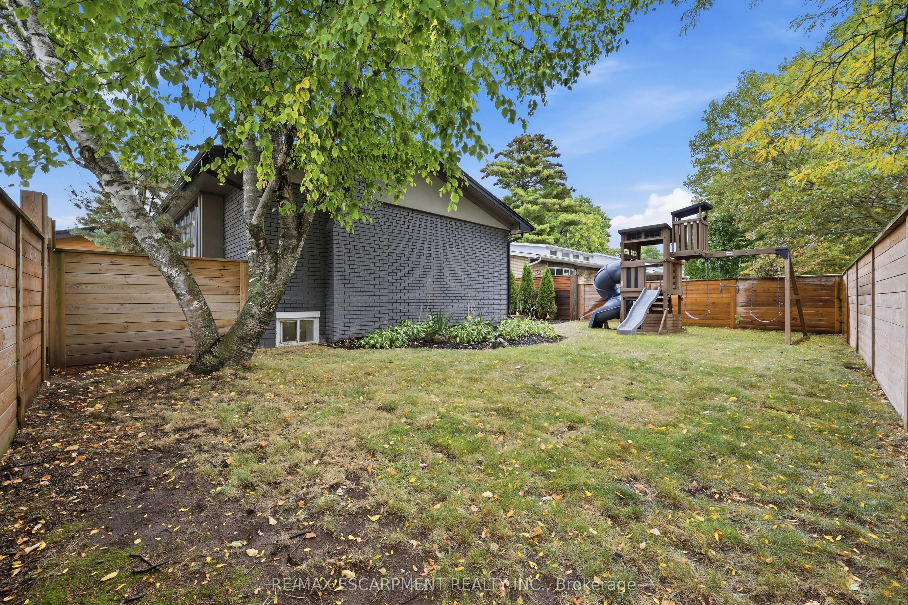 134 Fairwood Place W