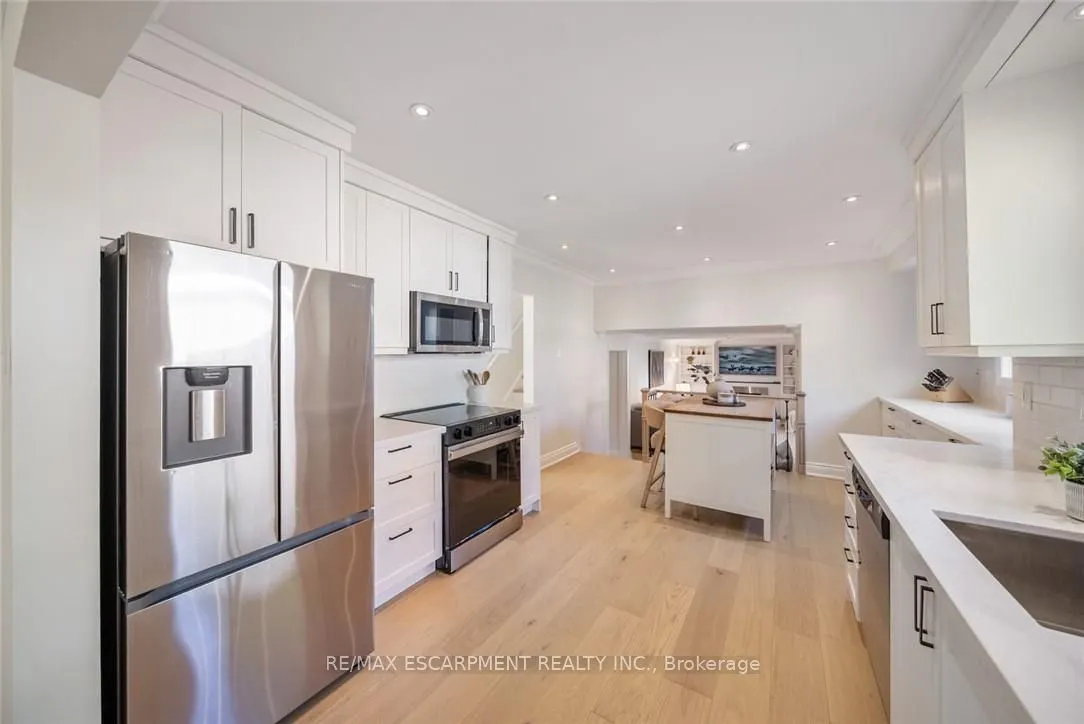 134 Fairwood Place W