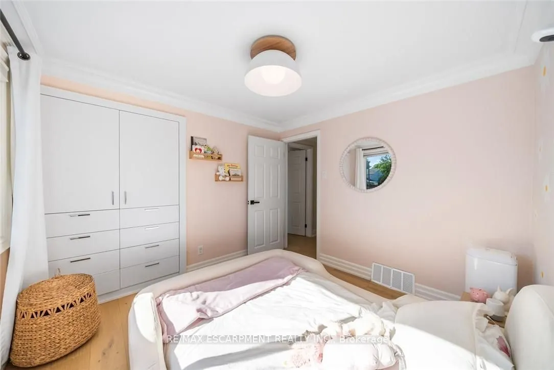 134 Fairwood Place W