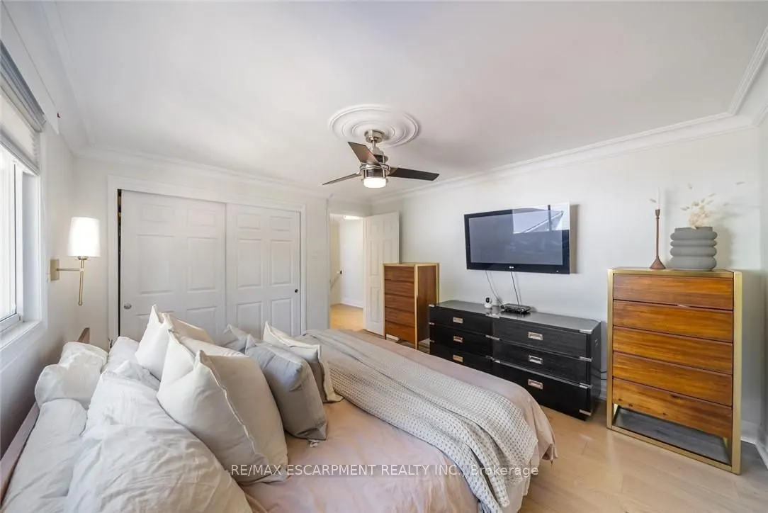 134 Fairwood Place W