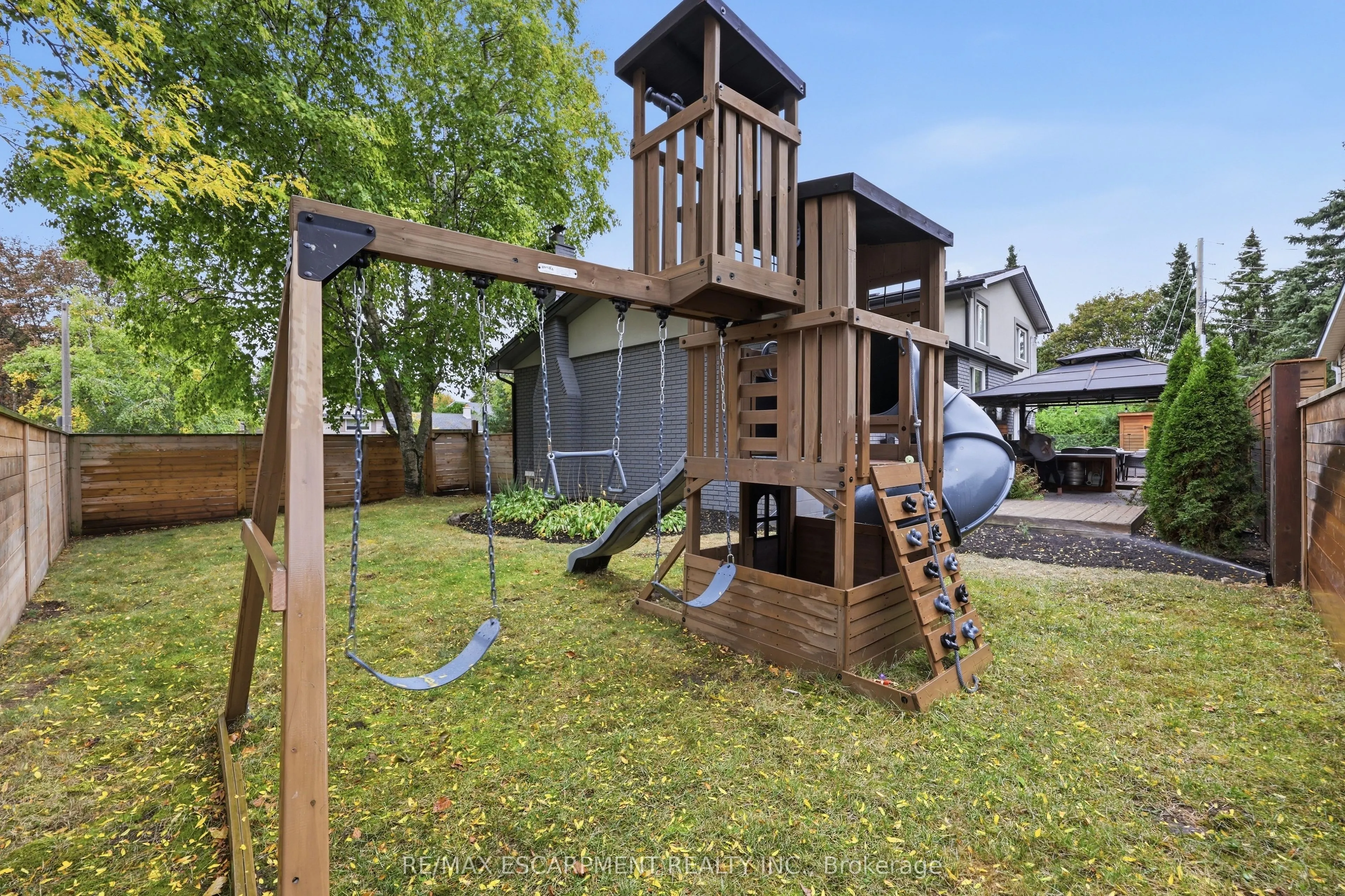 134 Fairwood Place W