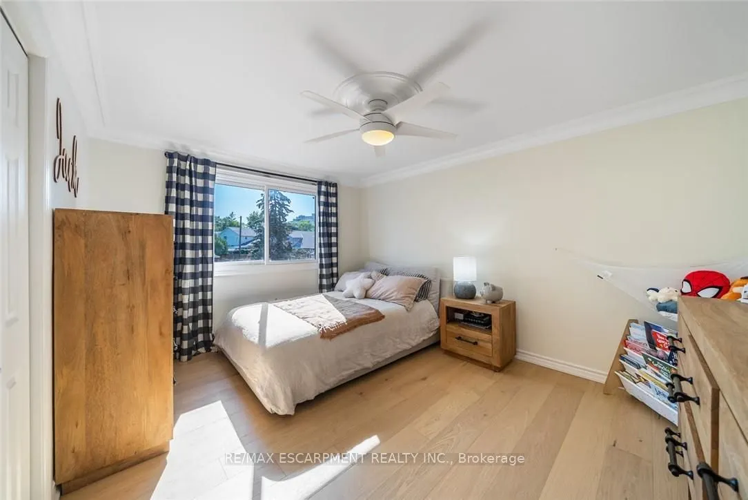 134 Fairwood Place W