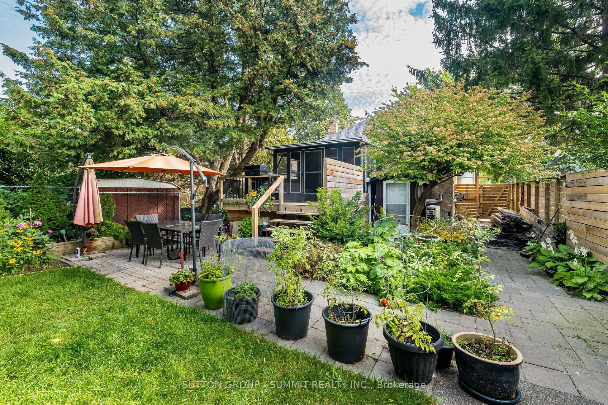 32 ELLIS Avenue