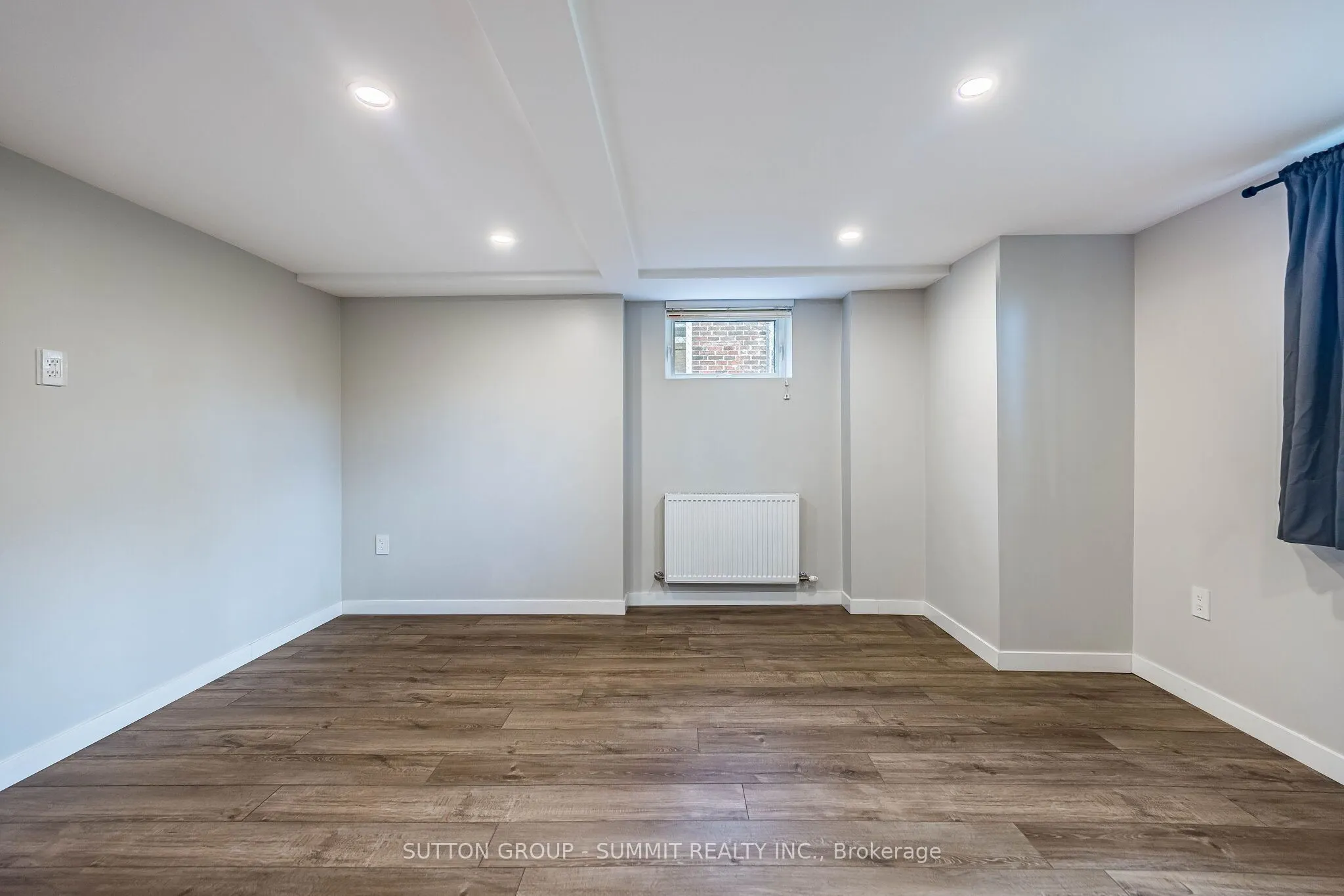 32 ELLIS Avenue