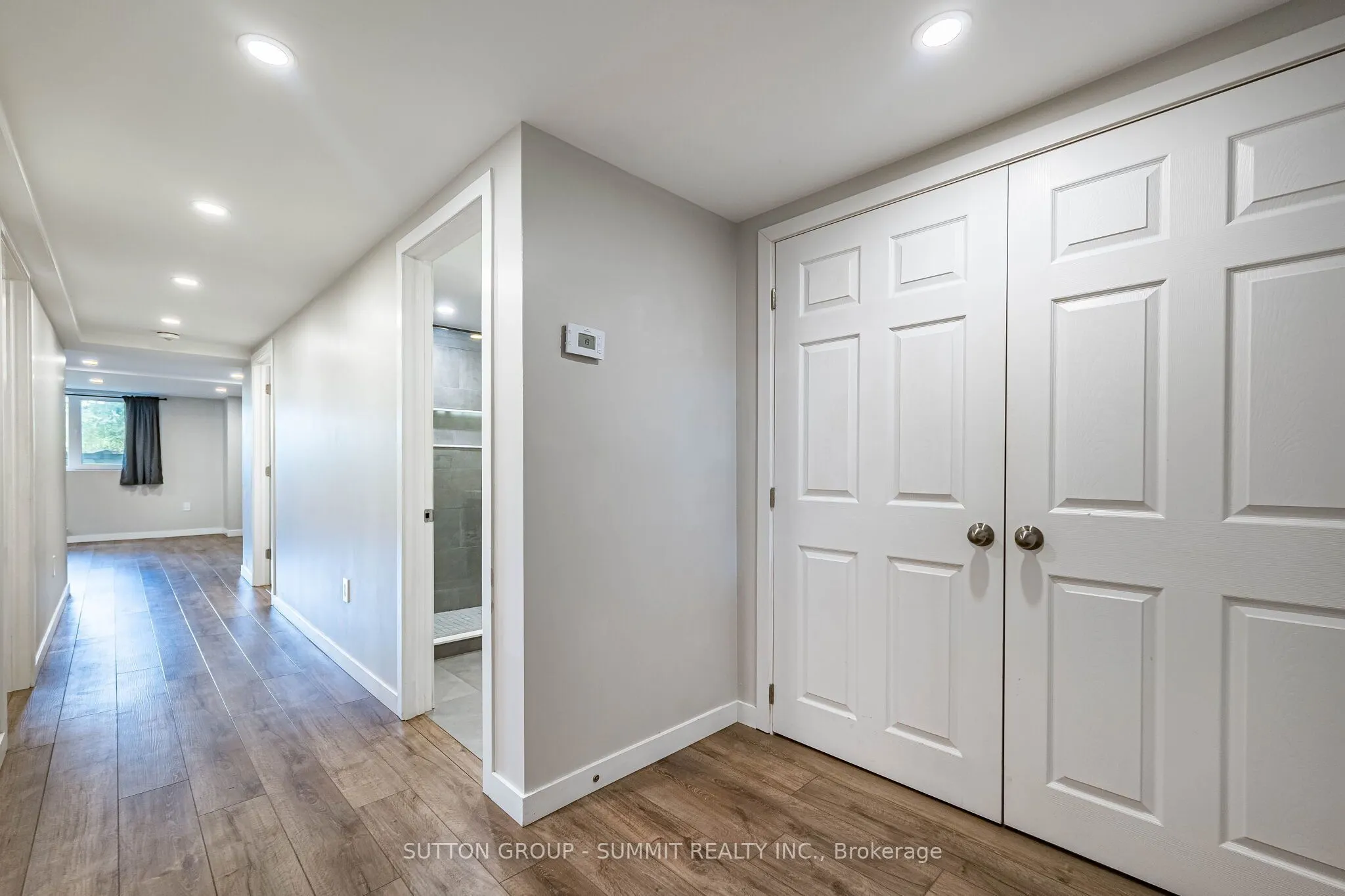 32 ELLIS Avenue