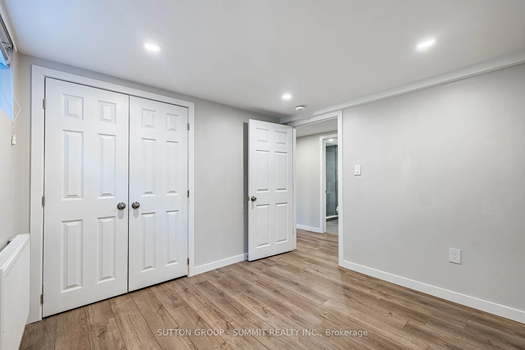 32 ELLIS Avenue