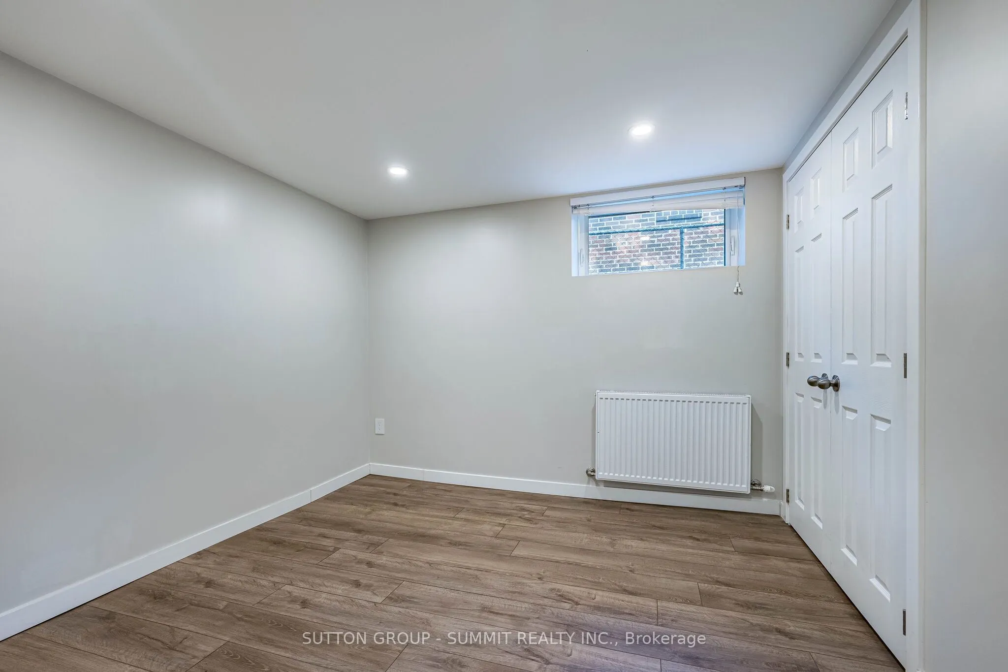 32 ELLIS Avenue