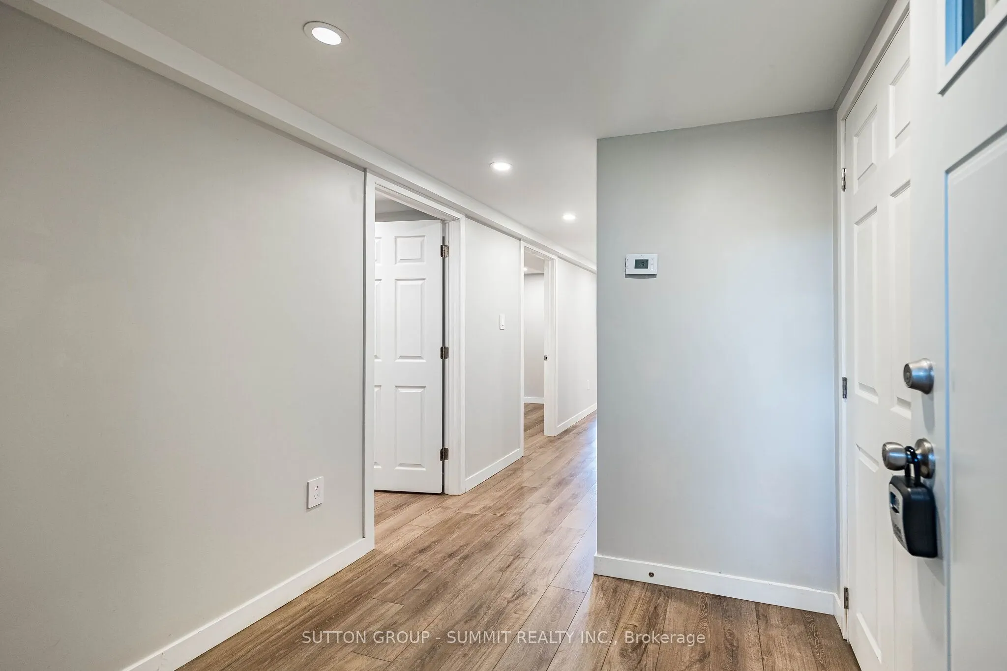 32 ELLIS Avenue