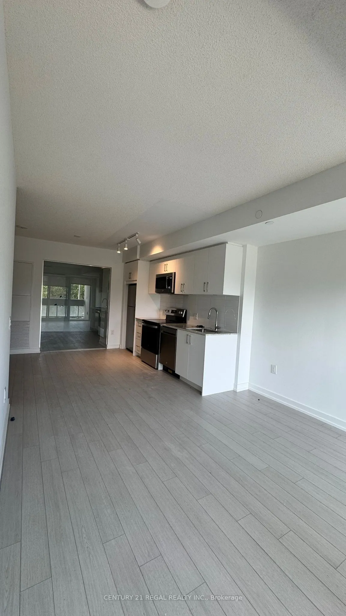 4010 Eglinton Avenue W #417