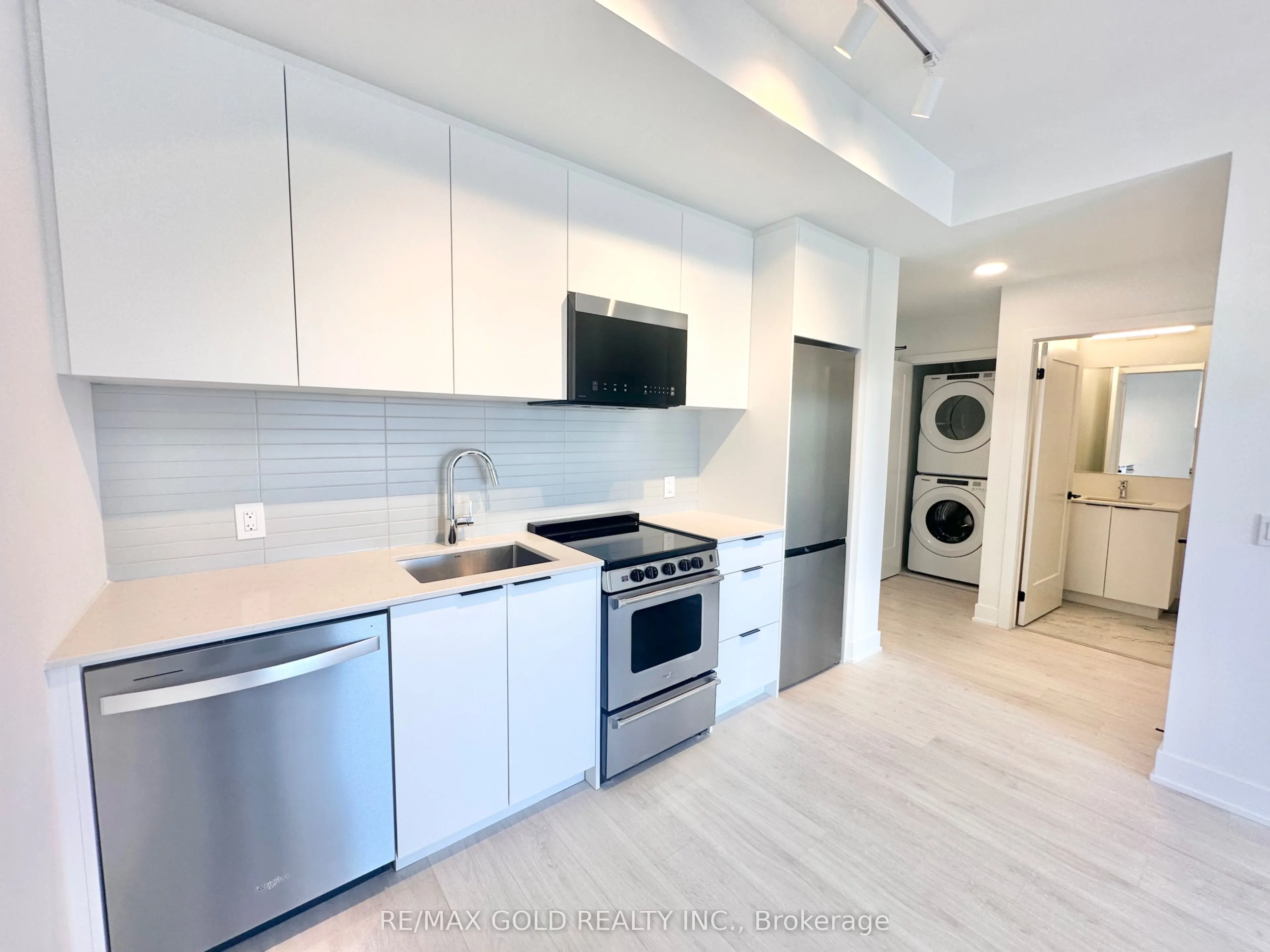 3008 William Cutmore Boulevard #605