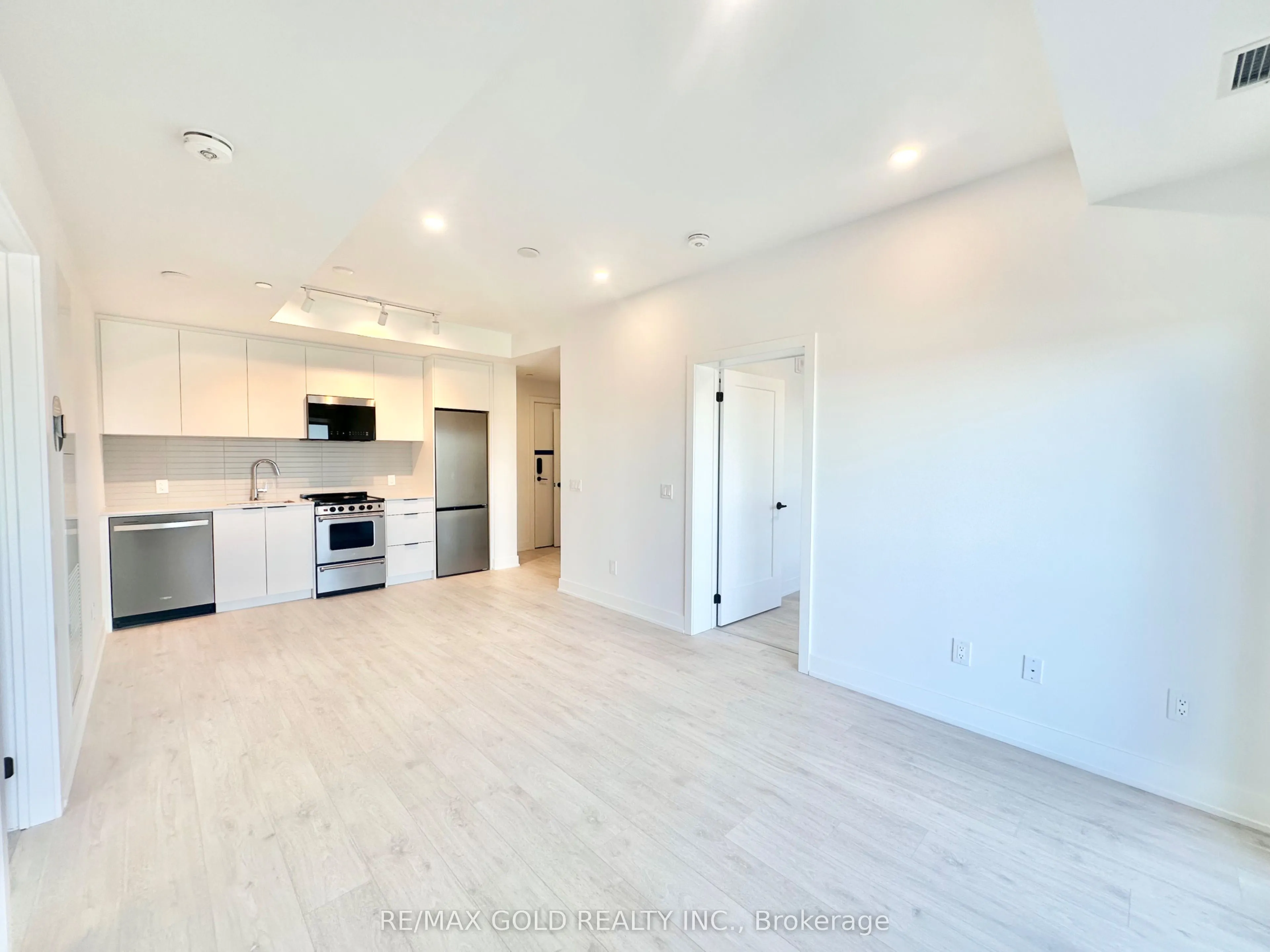 3008 William Cutmore Boulevard #605