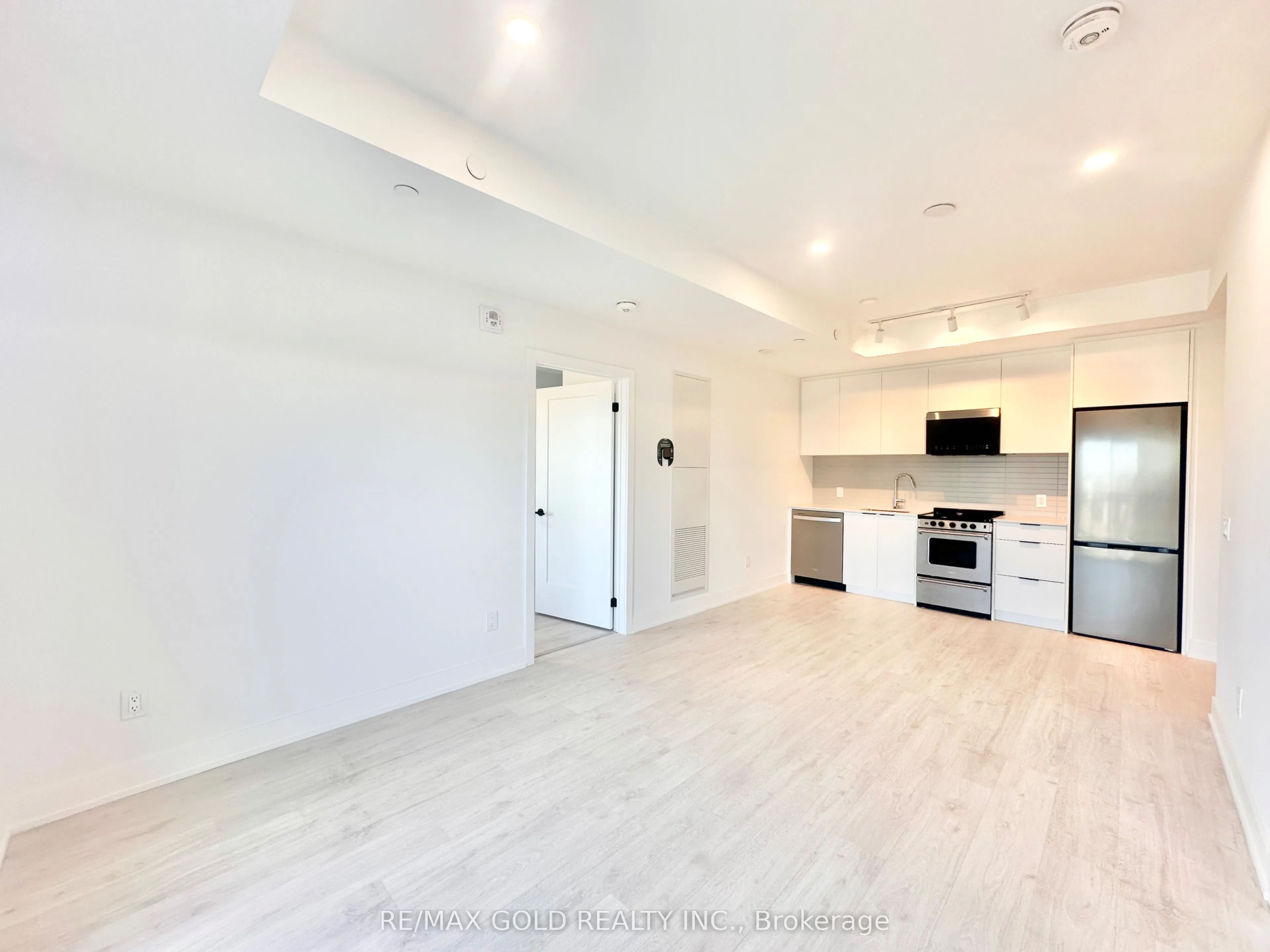 3008 William Cutmore Boulevard #605