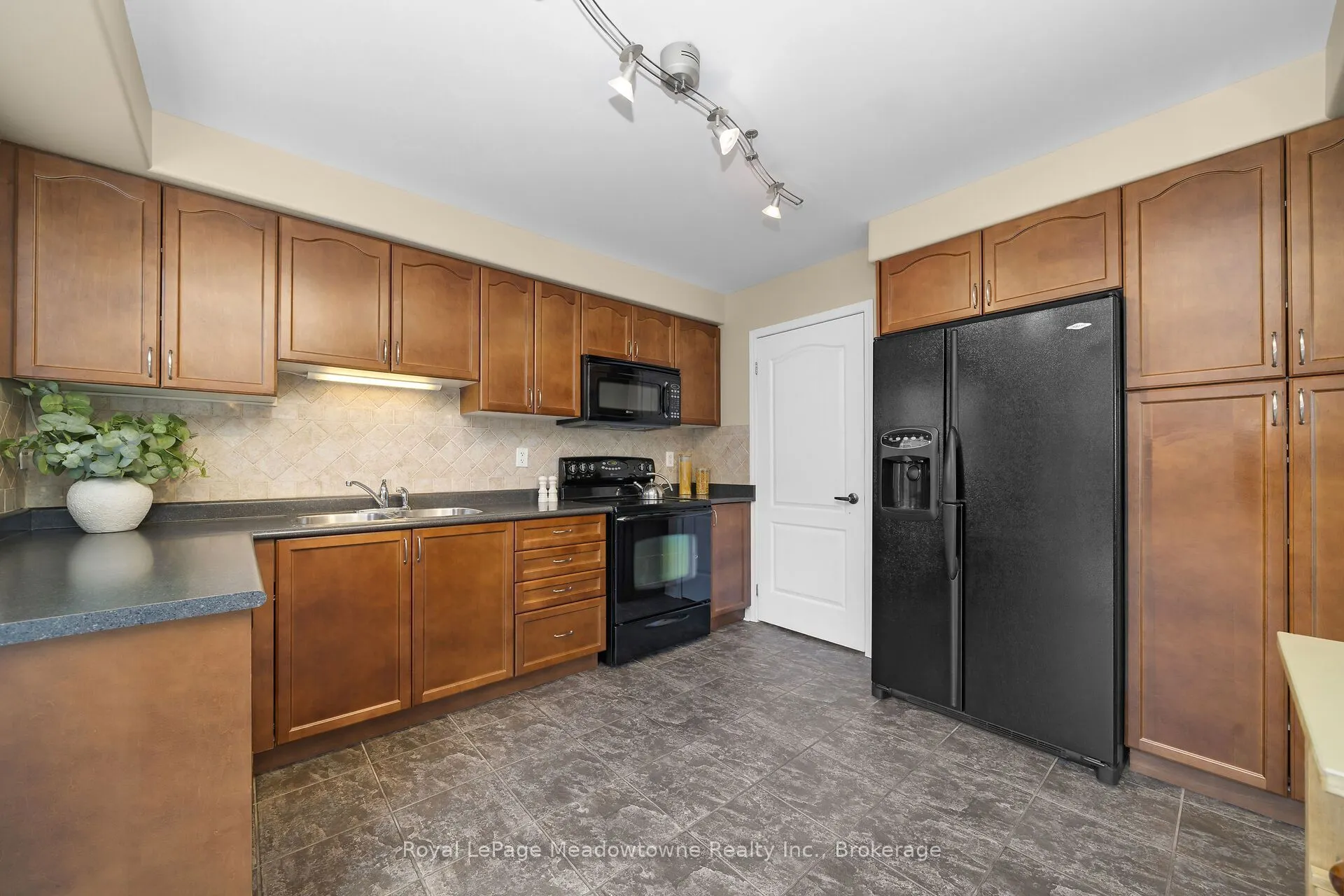 802 Stark Circle