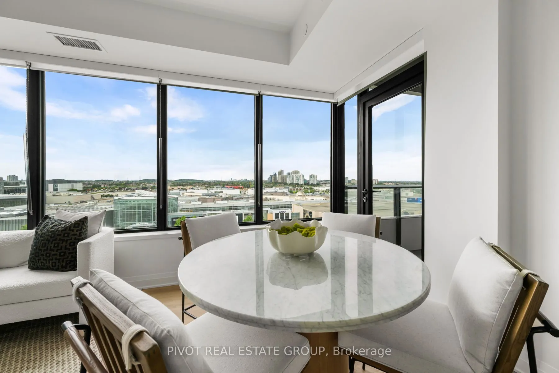4023 The Exchange #1802